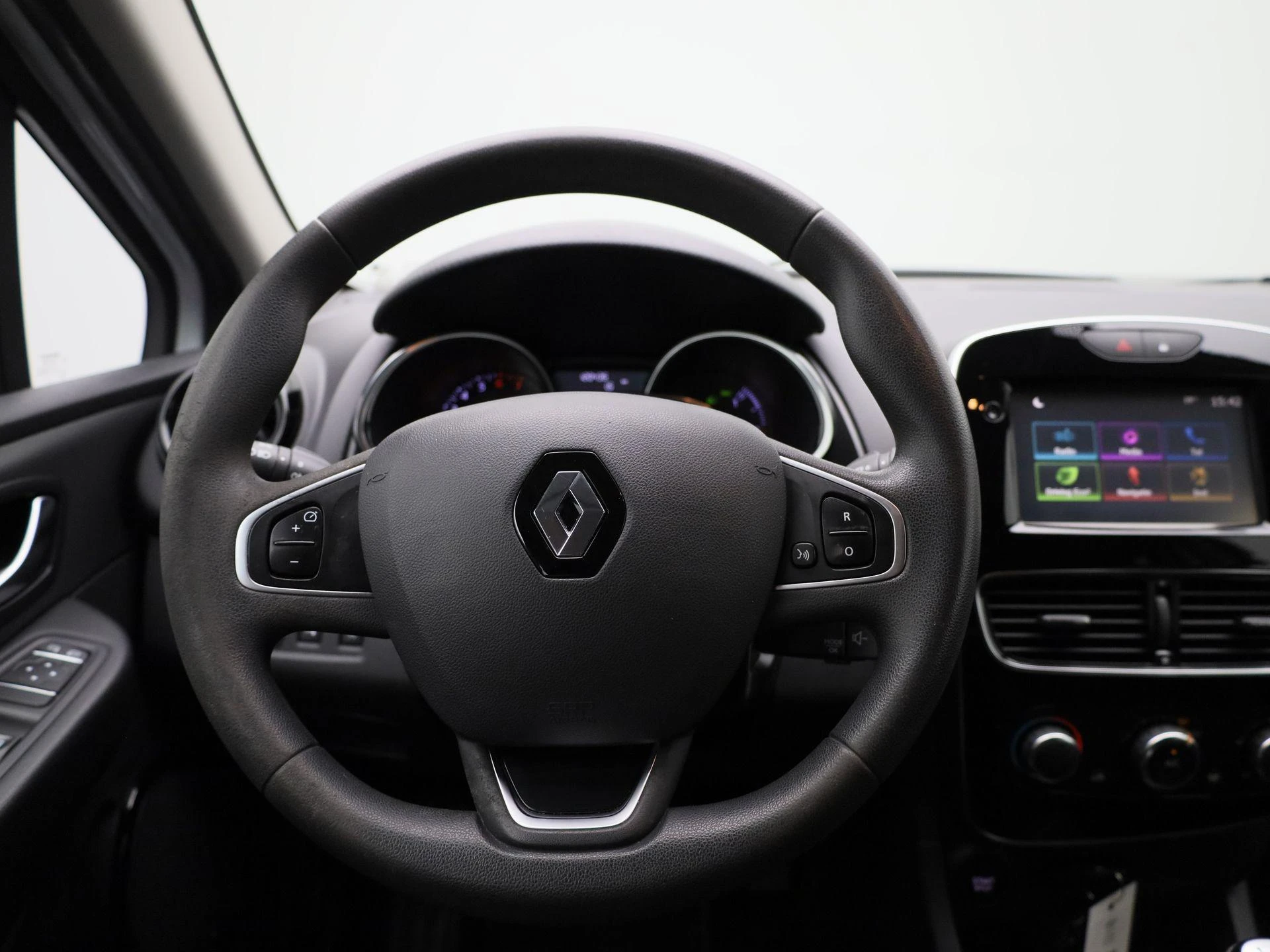 Renault-Clio-image-6