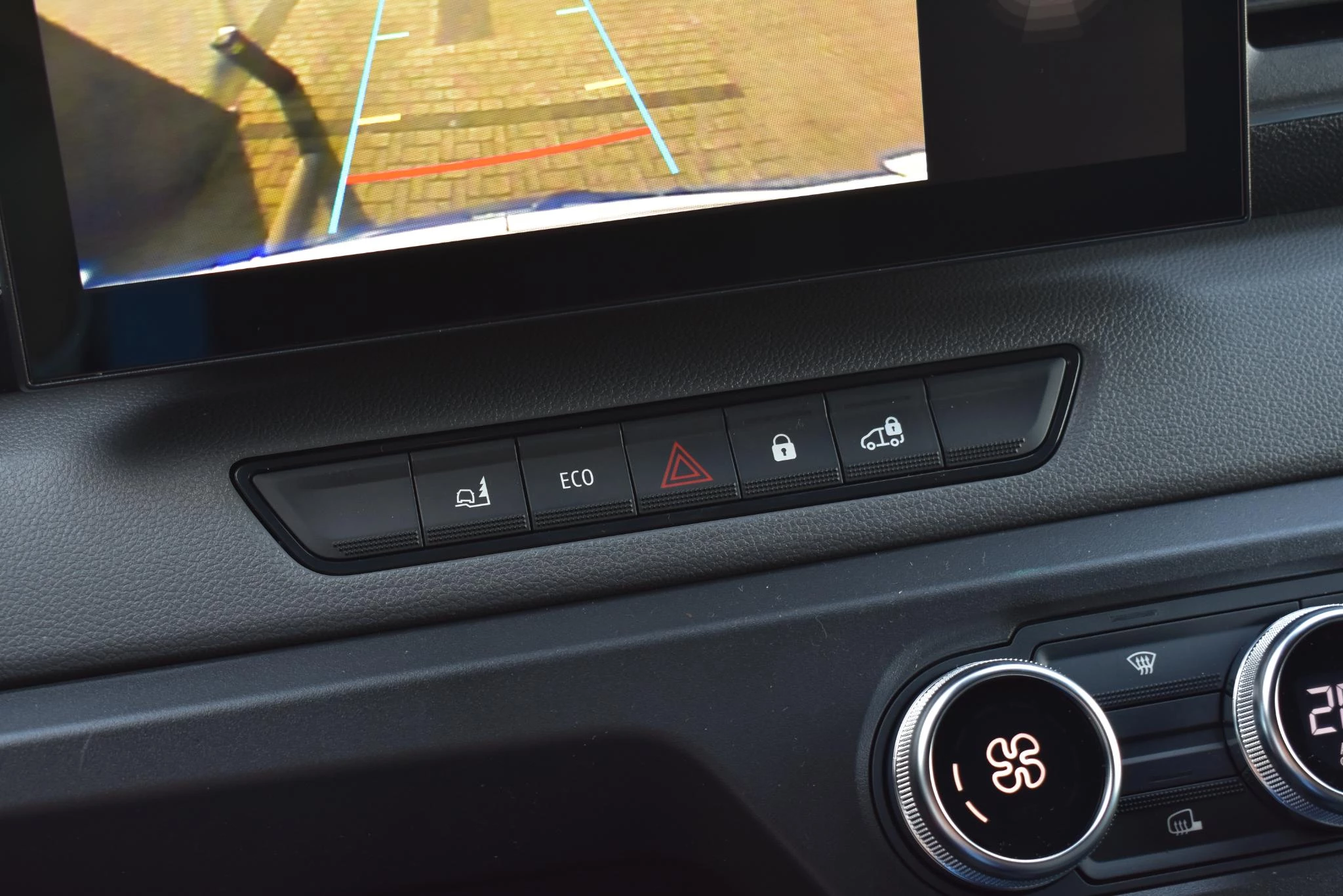 Nissan-Interstar-image-33