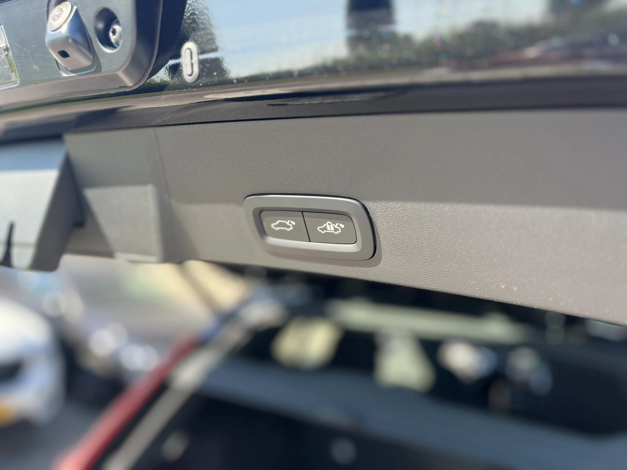 Volvo-EX40-image-15