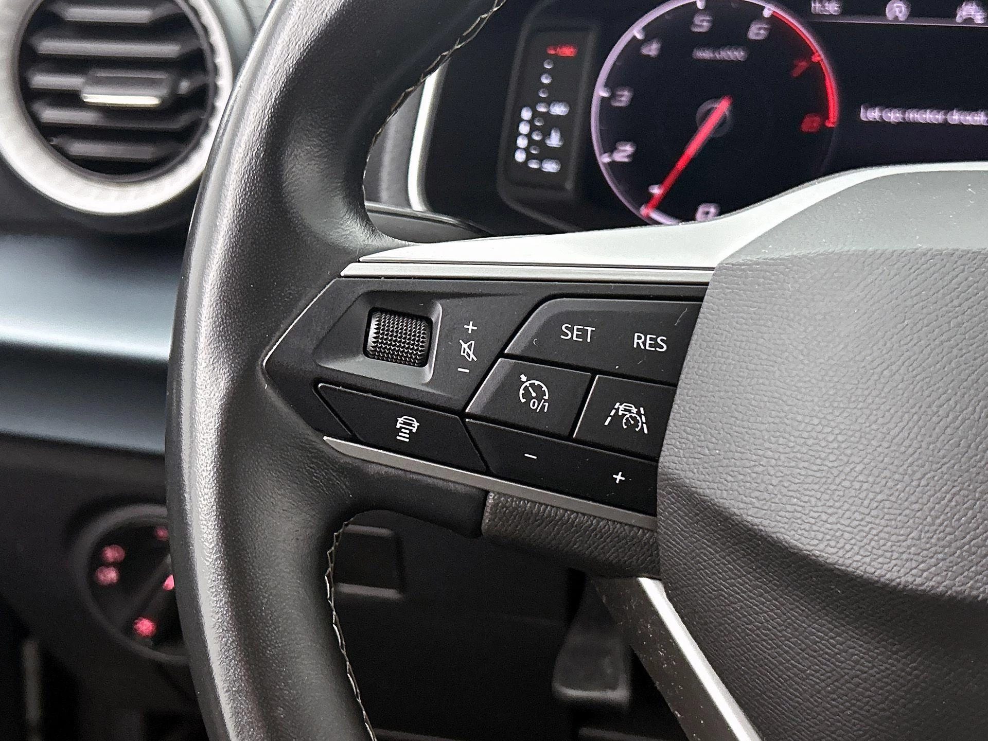 SEAT-Arona-image-5
