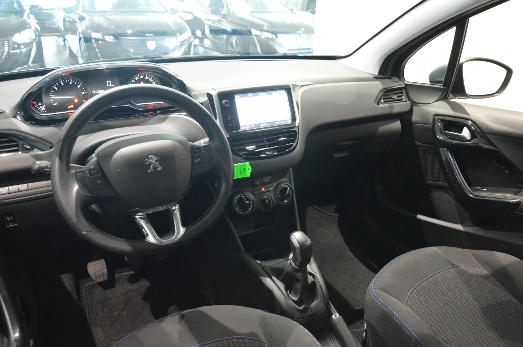 Peugeot 208 Signature