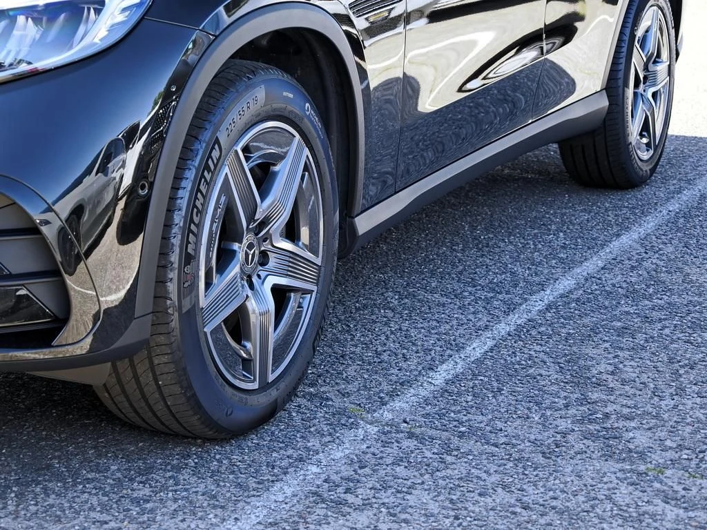 Mercedes-Benz-GLC 300 d-image-6
