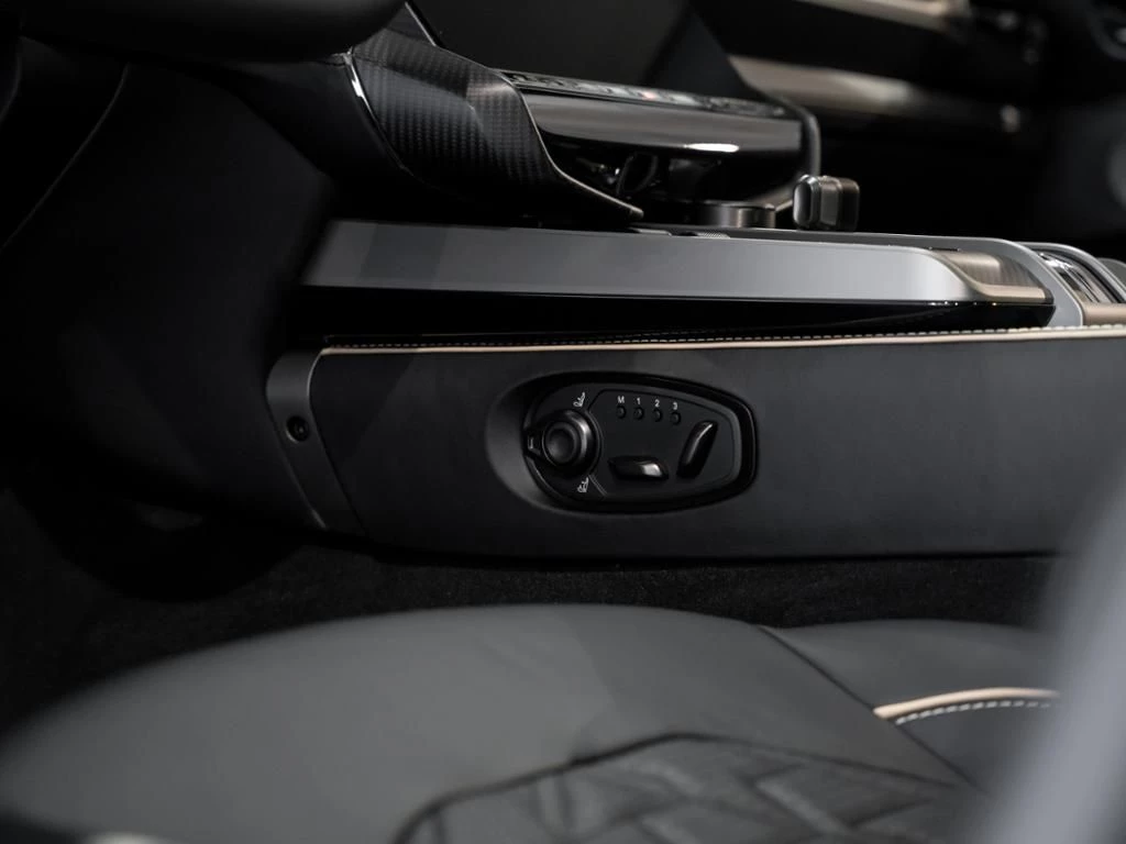 Aston Martin-Vanquish-image-29