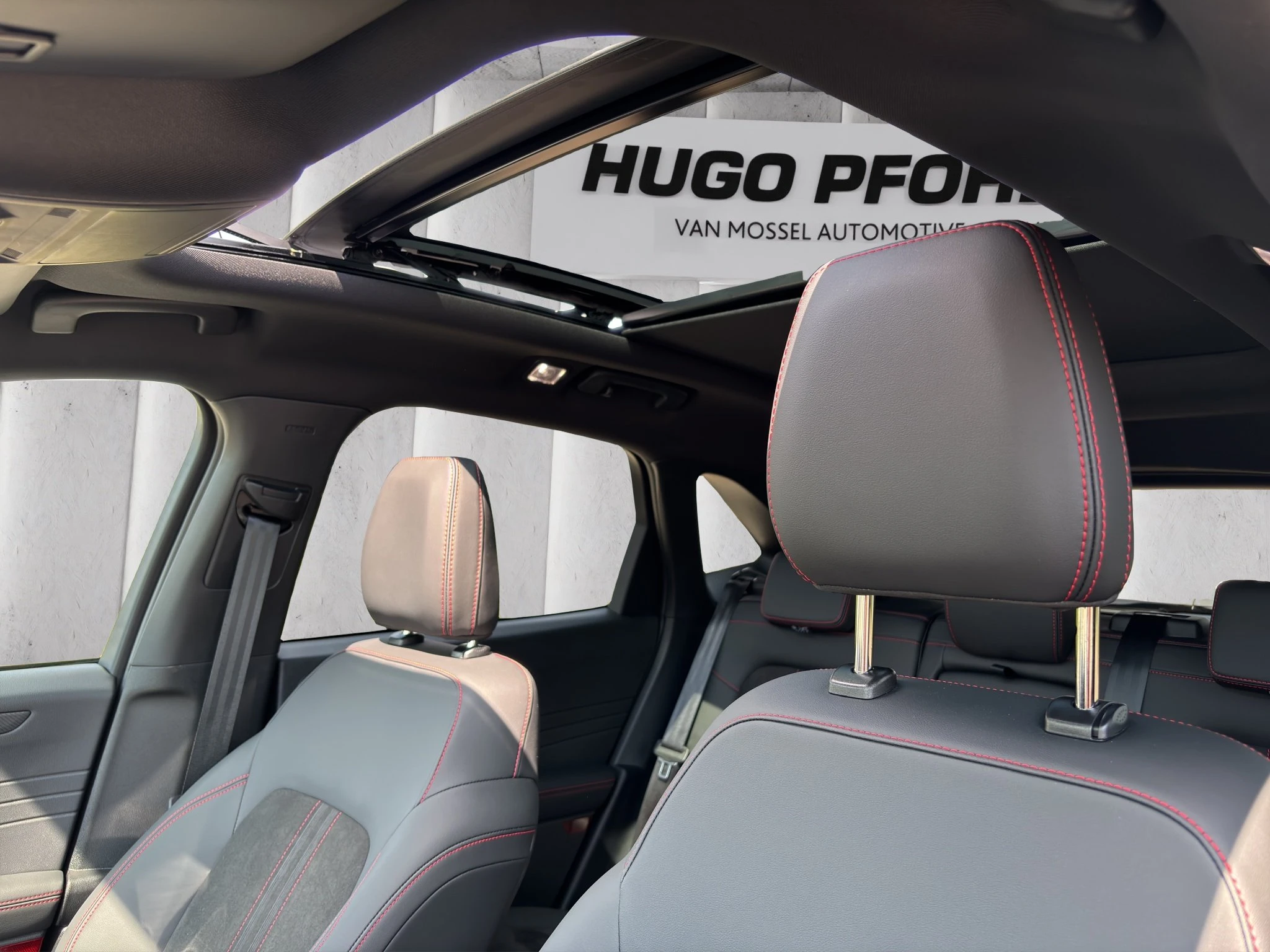 Ford Kuga ST-Line X Aut.*PANO*AHK*360GRAD*LED-MATRIX*NAVI*GRA*WINTER-PKT.