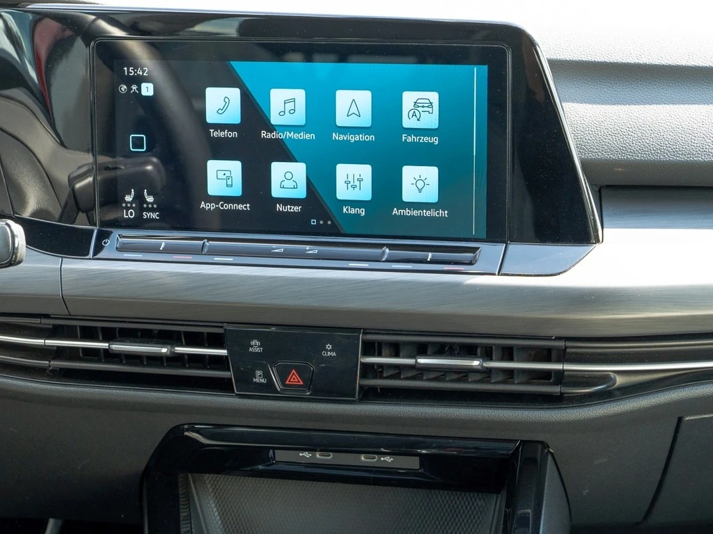 Volkswagen-Golf-image-12