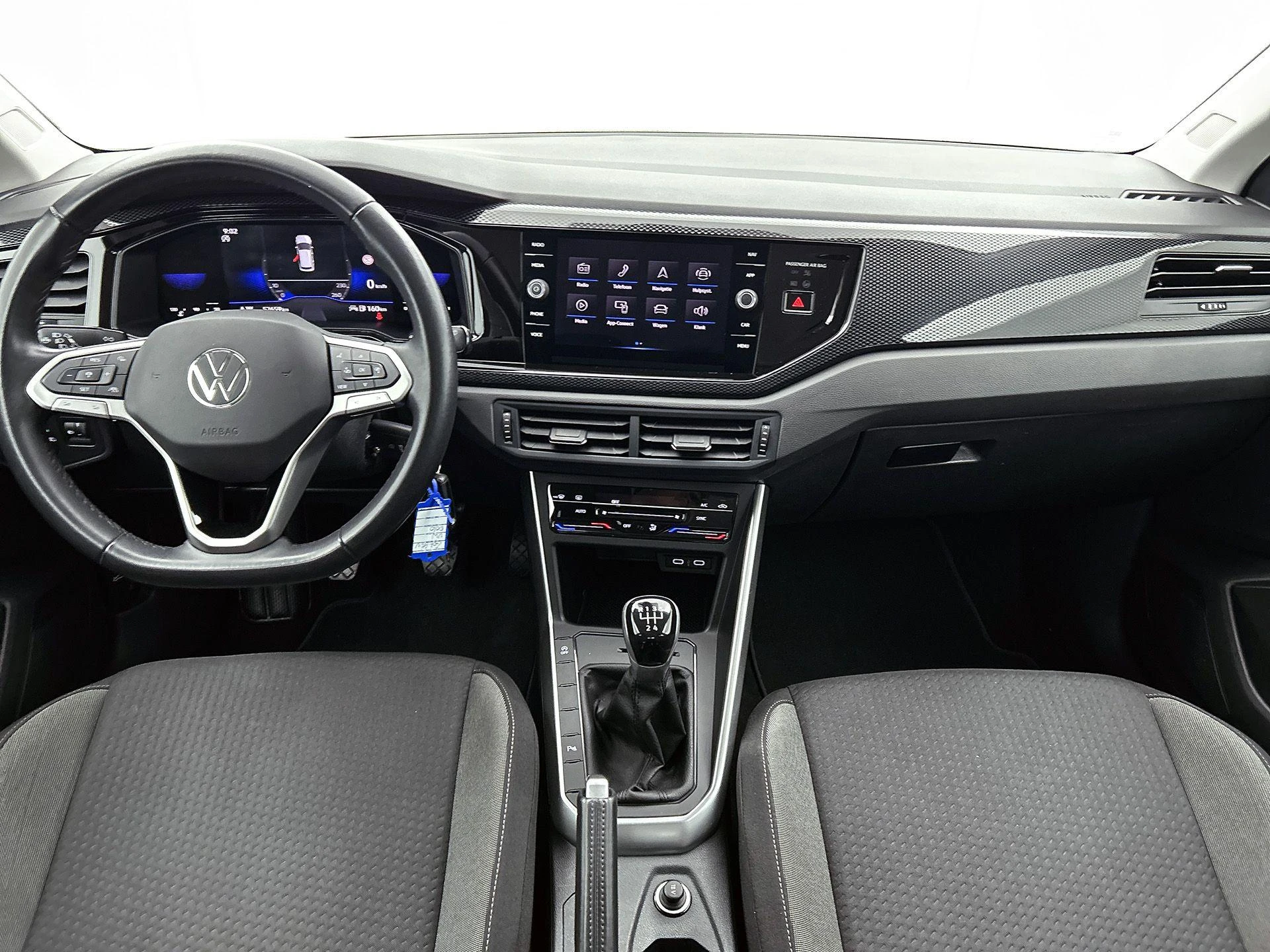 Volkswagen-Polo-image-17