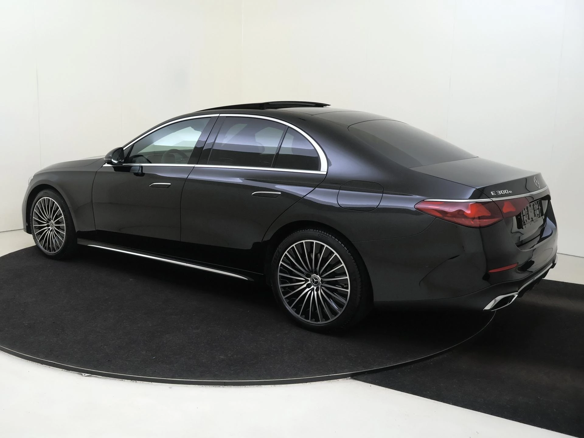 Mercedes-Benz-E-Klasse-image-2