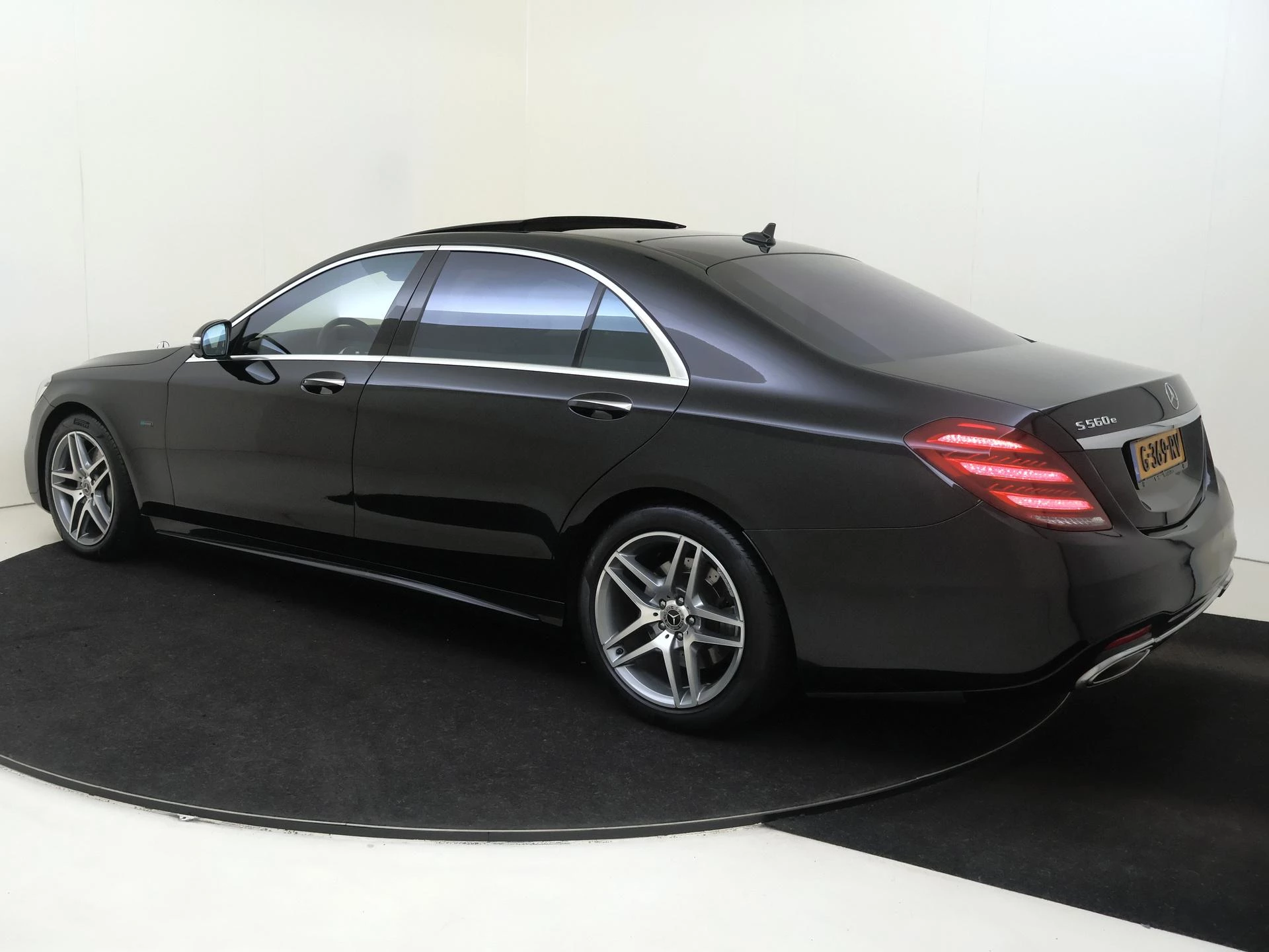 Mercedes-Benz-S-Klasse-image-5