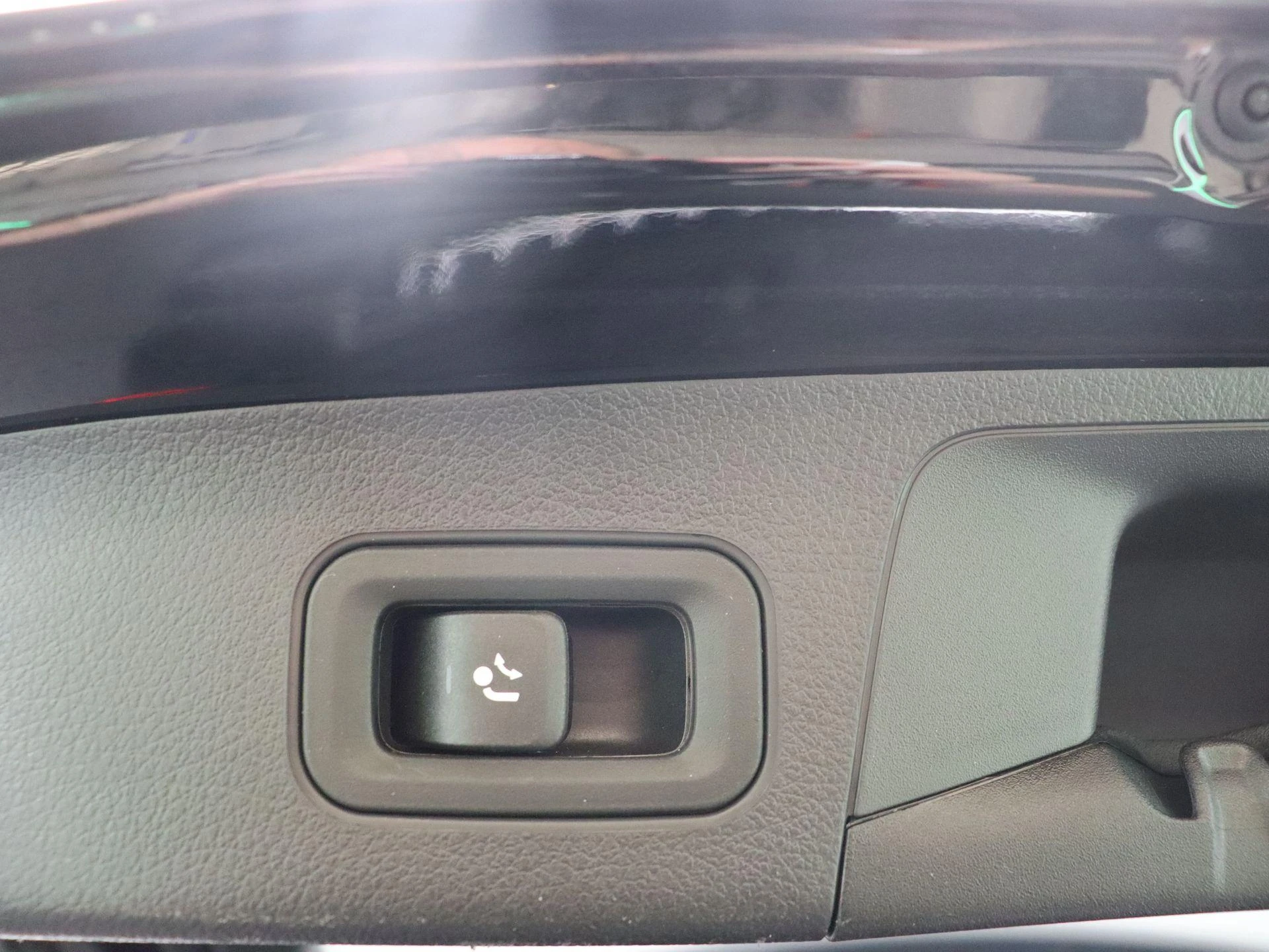 Mercedes-Benz-EQA-image-25