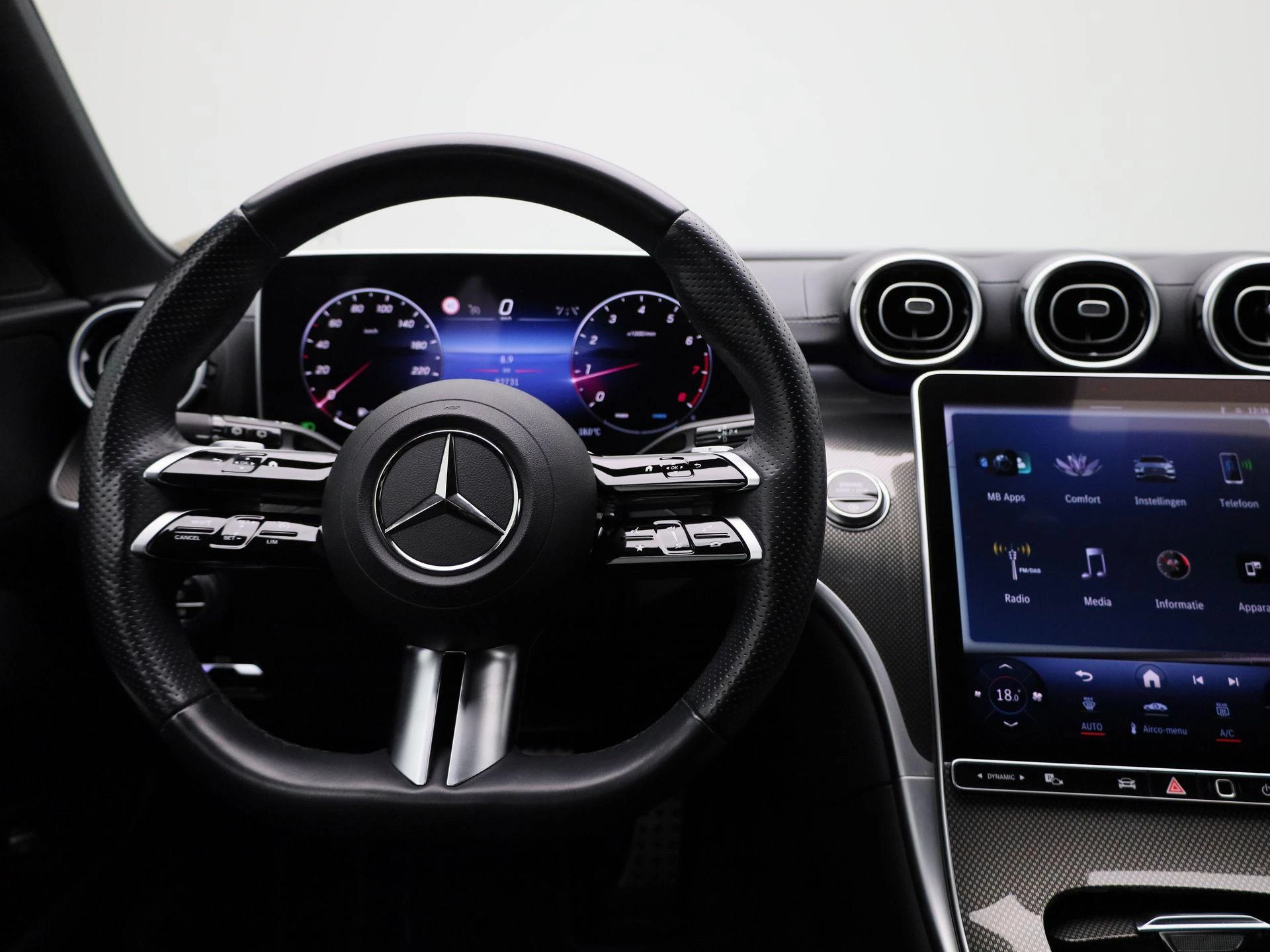 Mercedes-Benz-C-Klasse-image-6