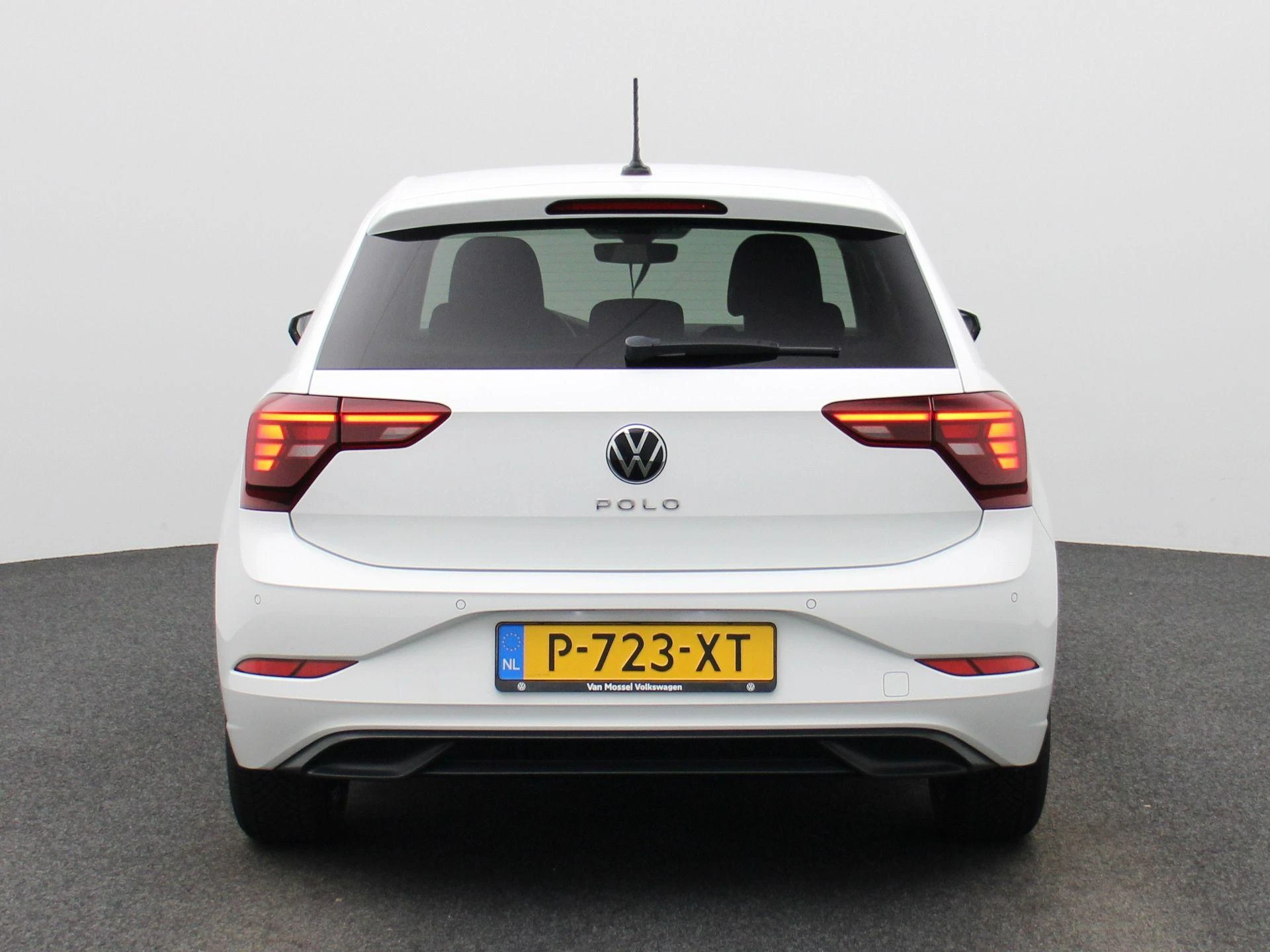 Volkswagen-Polo-image-4