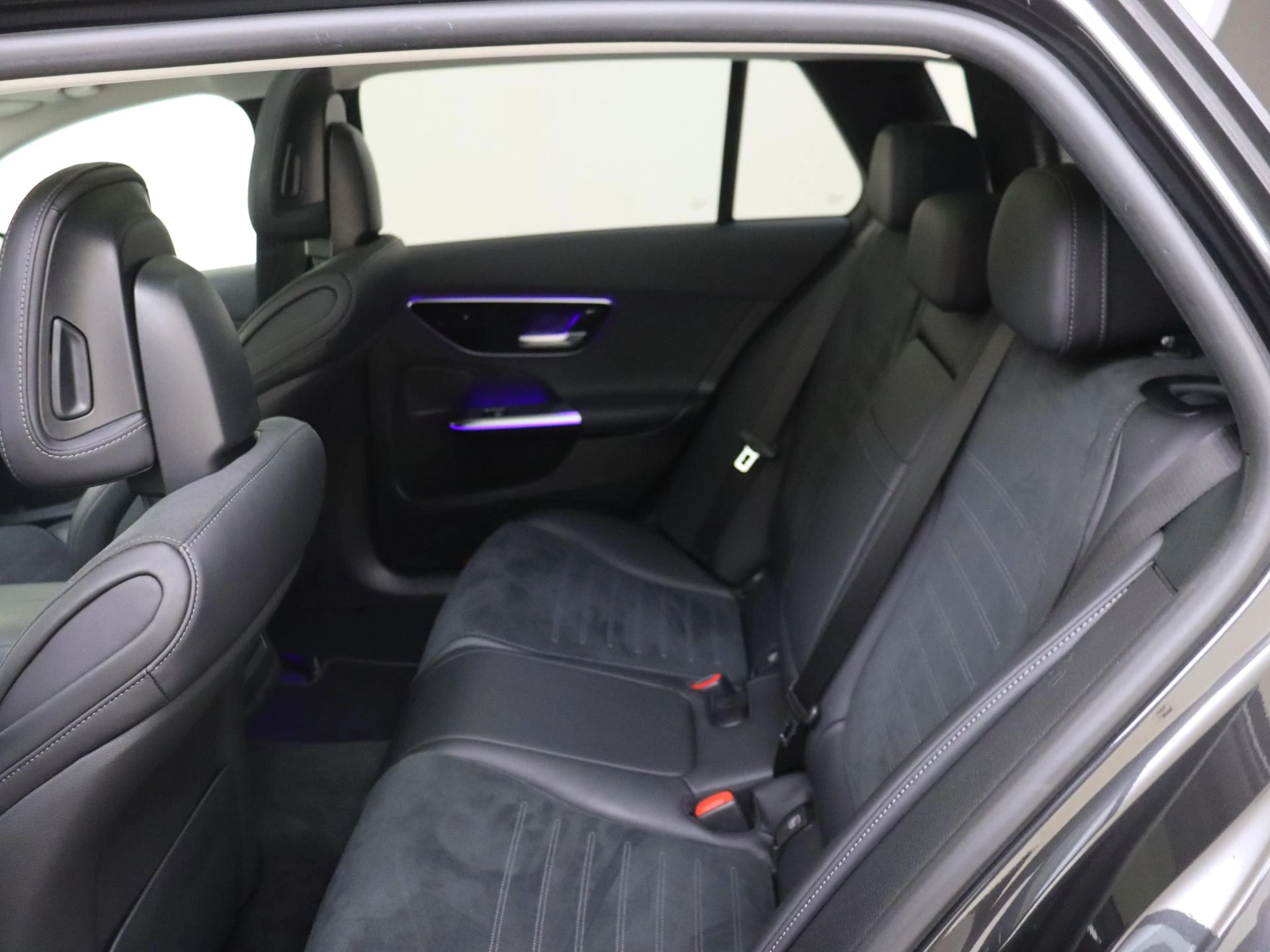 Mercedes-Benz-C-Klasse-image-5