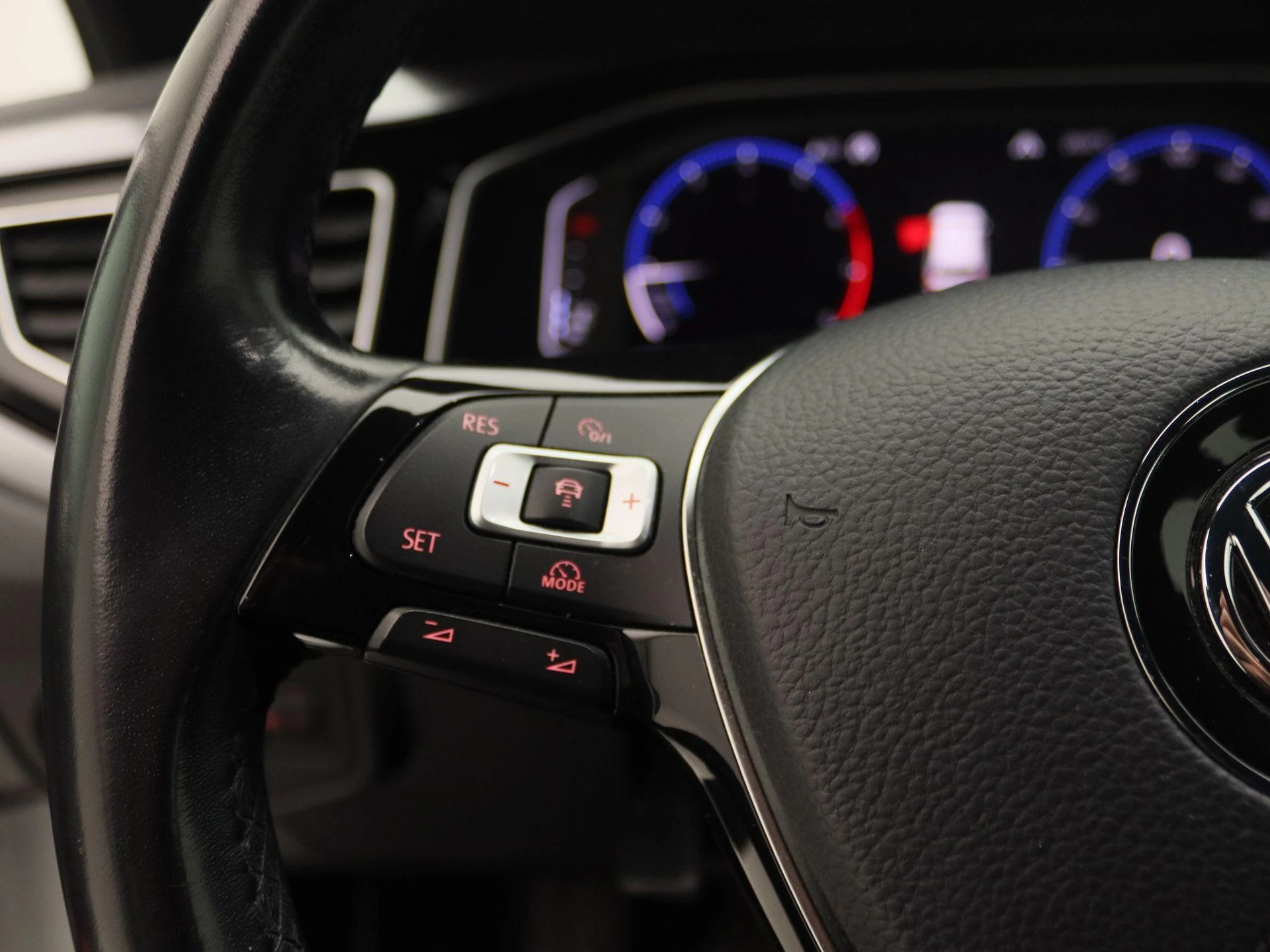 Volkswagen-Polo-image-17