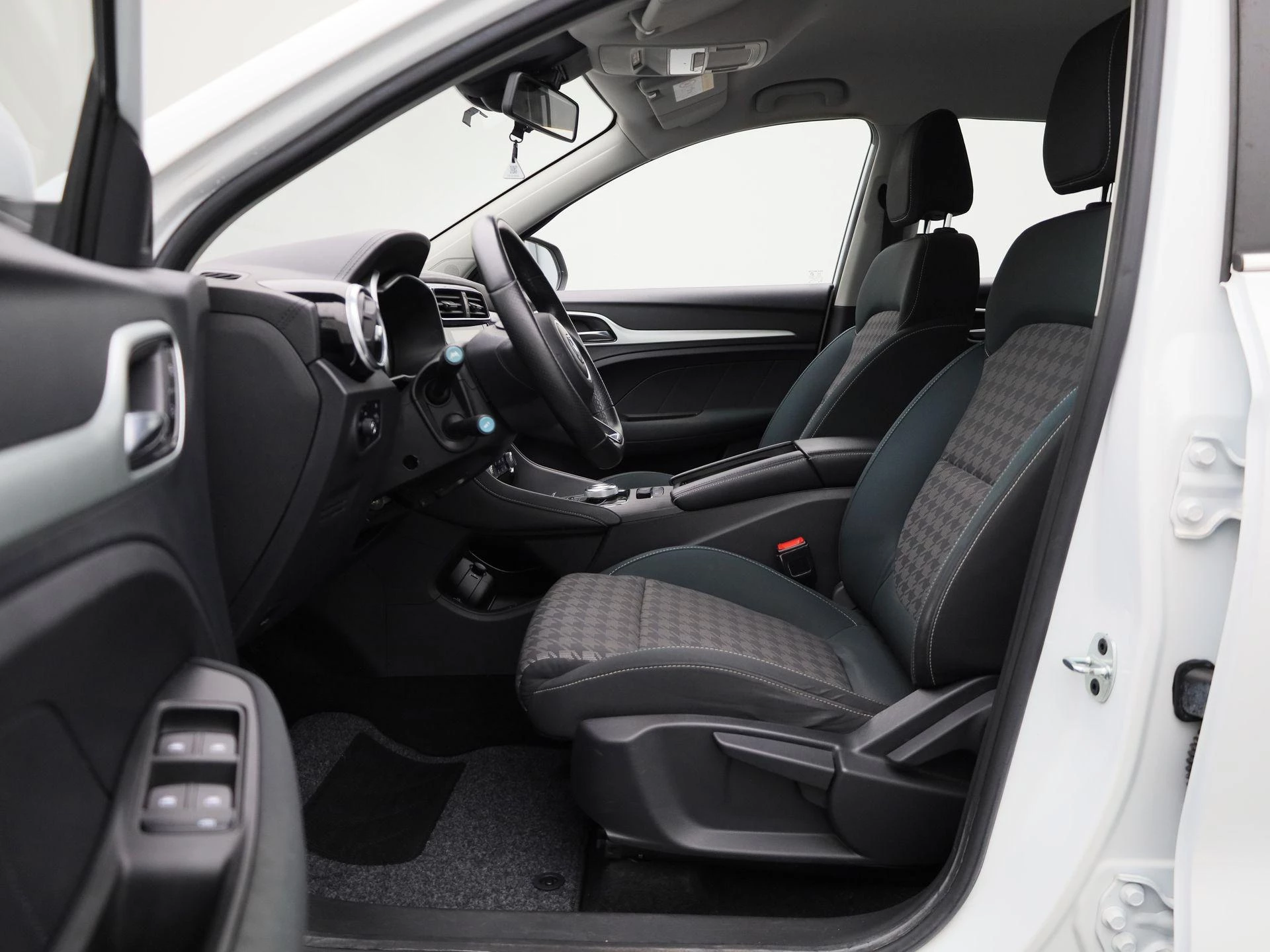 MG-ZS EV-image-10