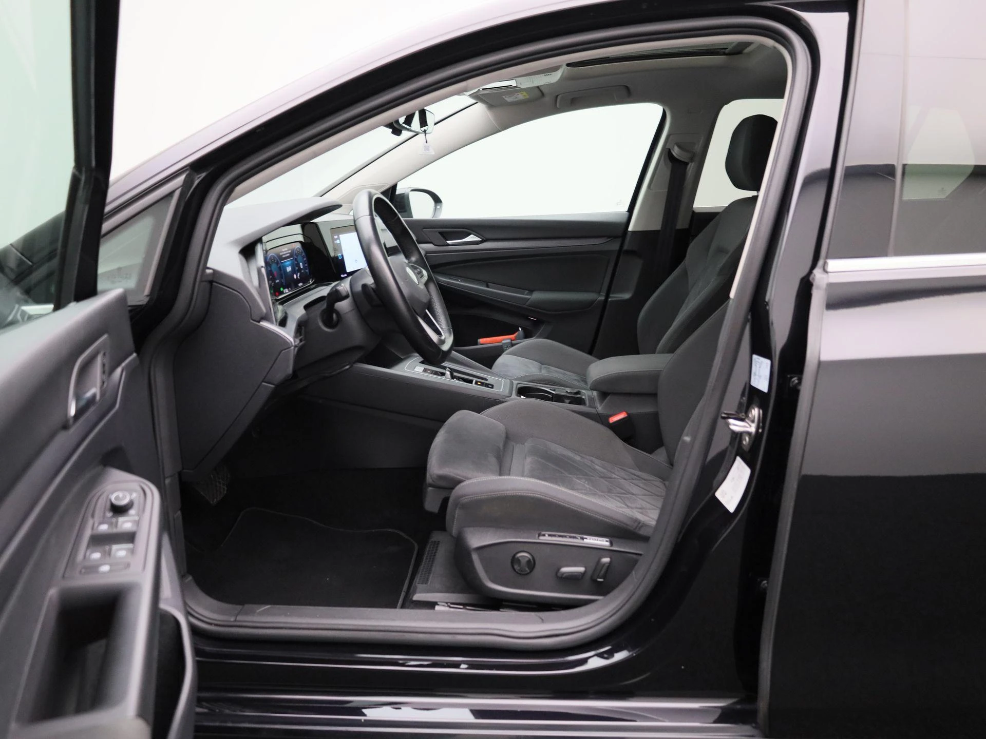 Volkswagen-Golf-image-8