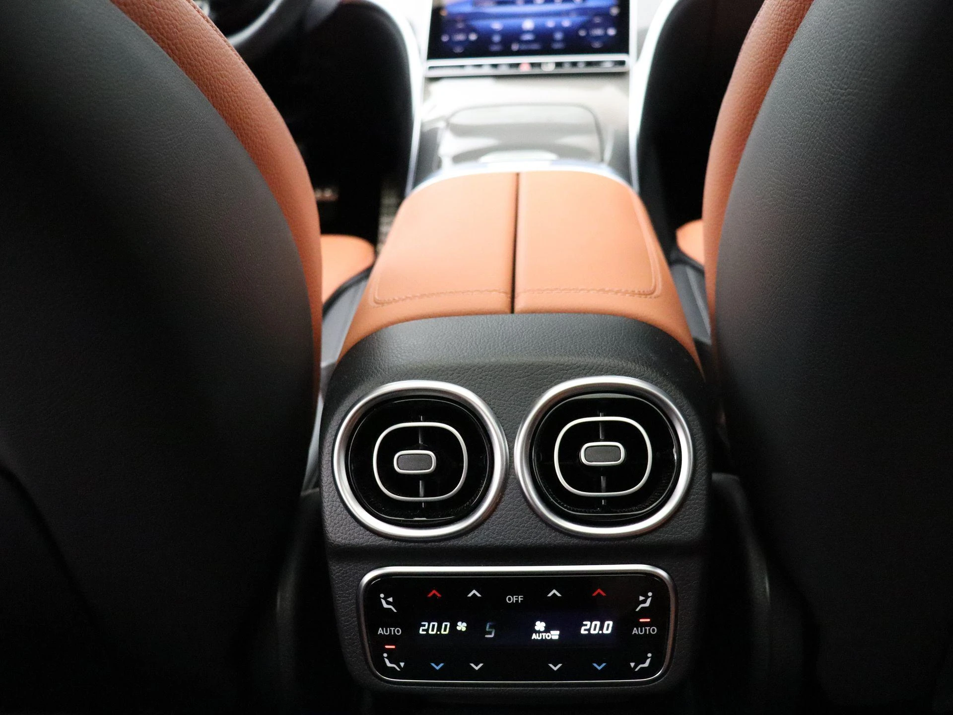 Mercedes-Benz-C-Klasse-image-26
