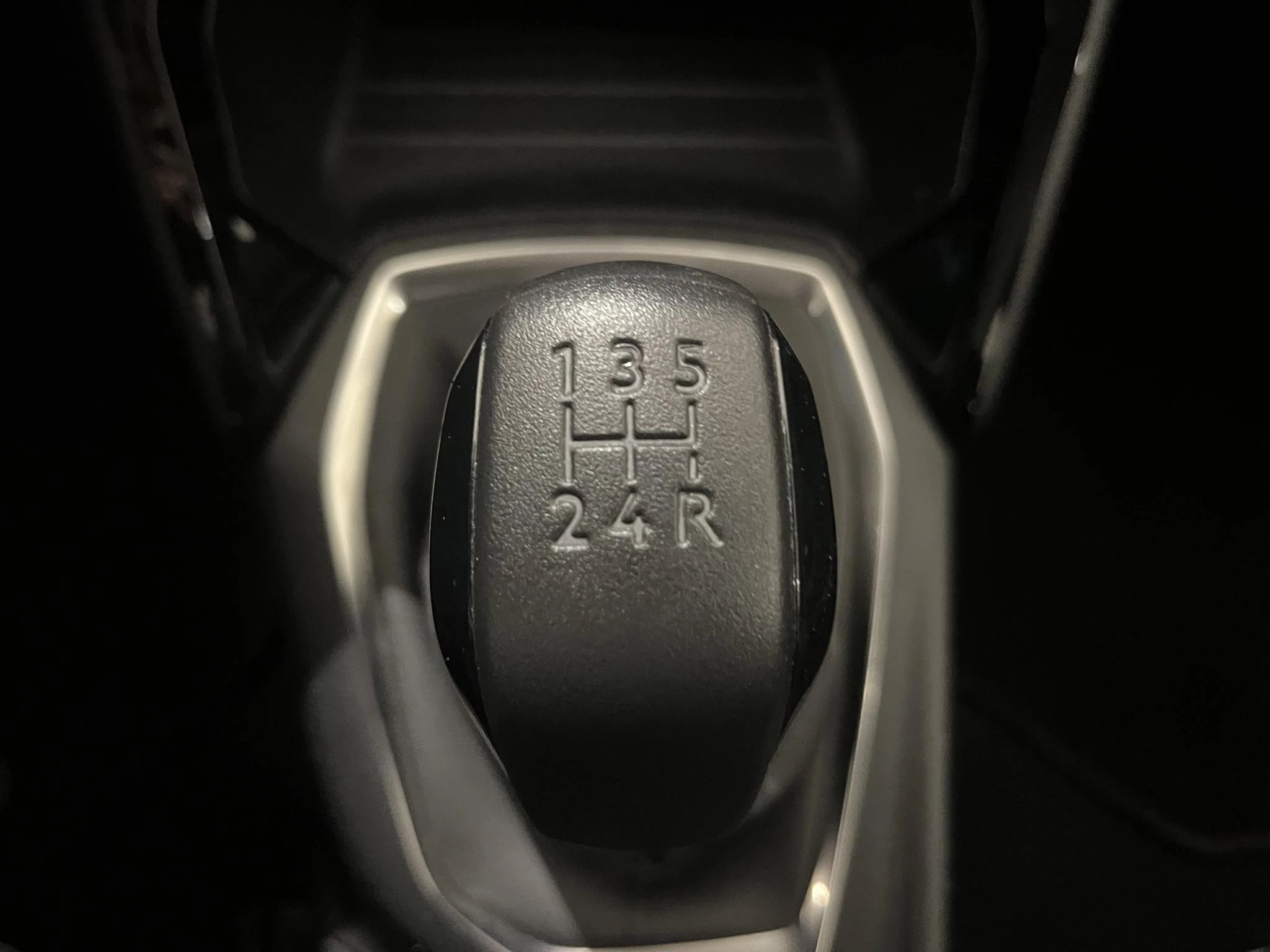 Peugeot-208-image-12