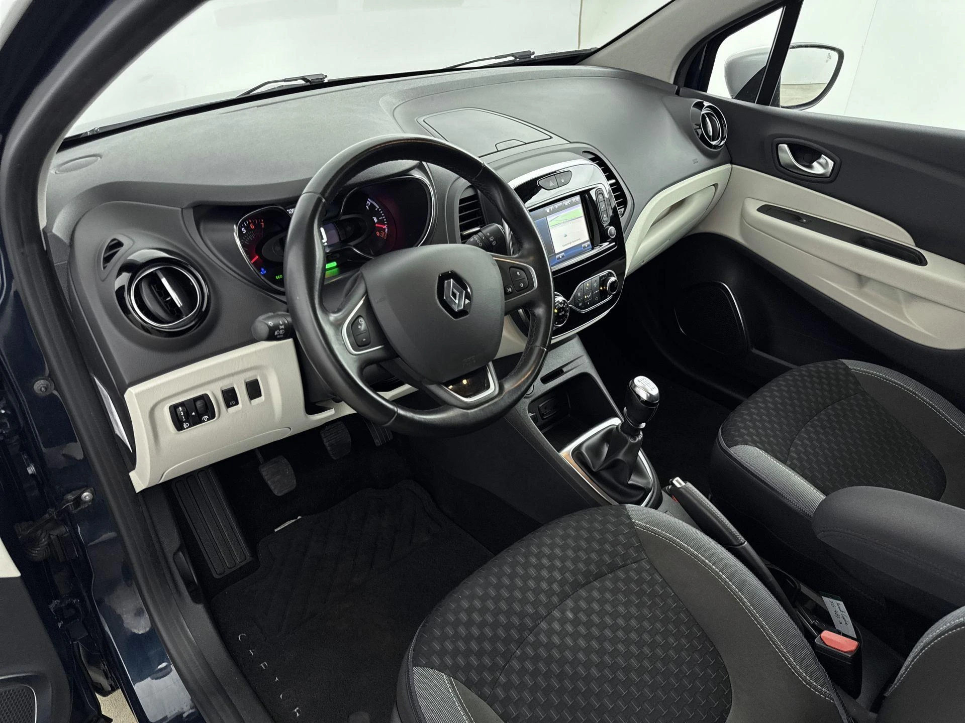 Renault-Captur-image-7
