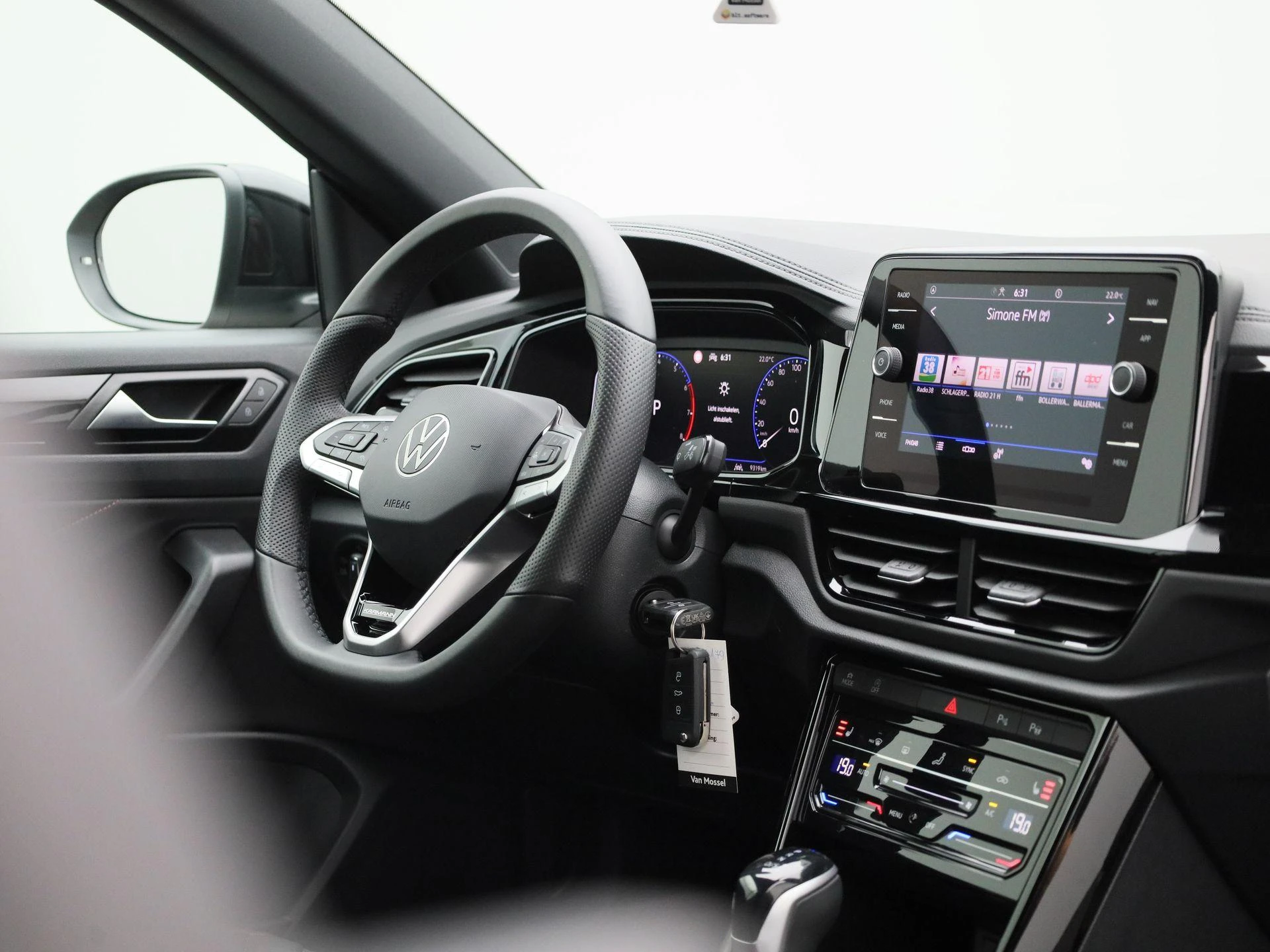 Volkswagen-T-Roc-image-6