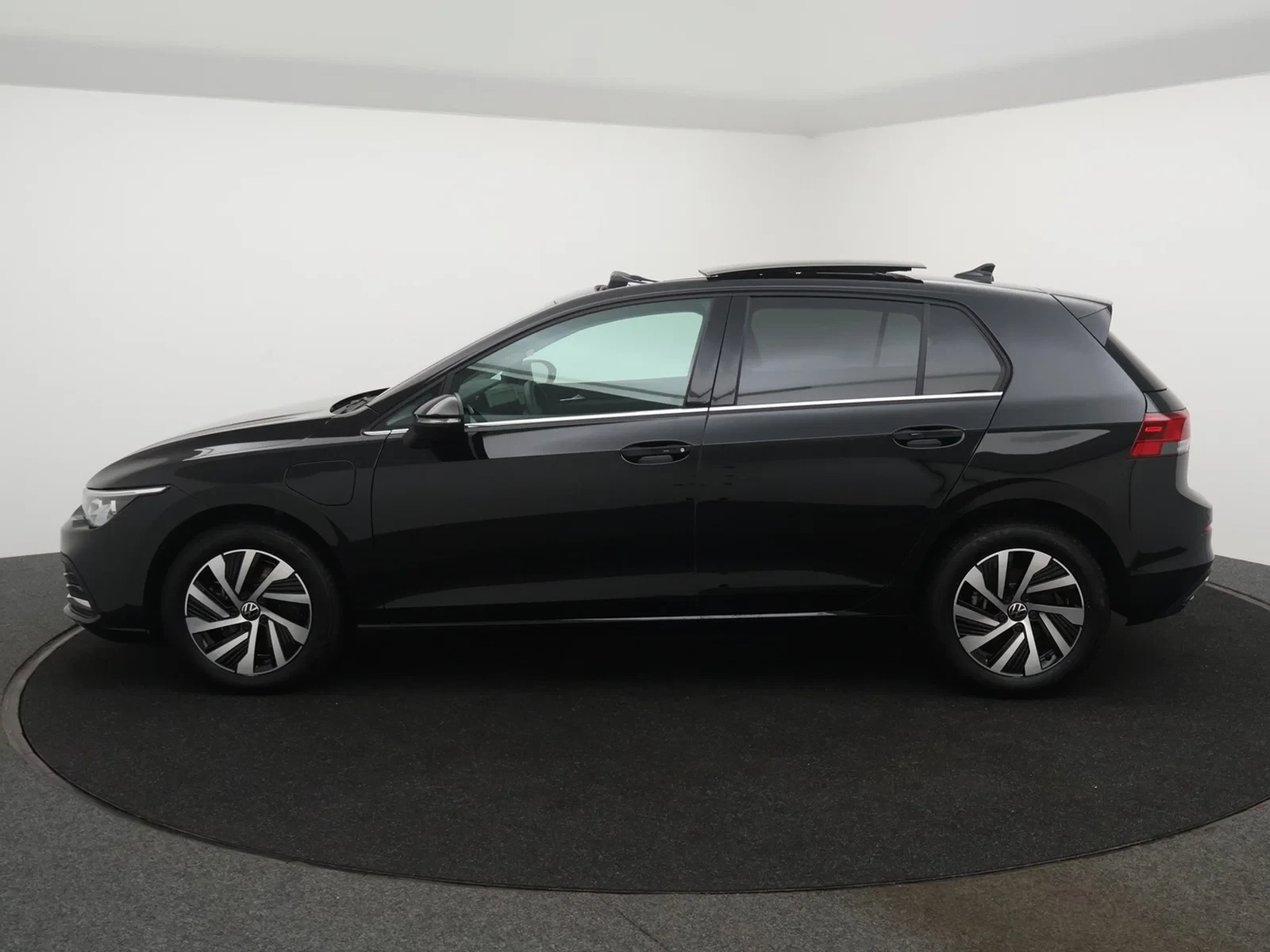Volkswagen-Golf-image-28
