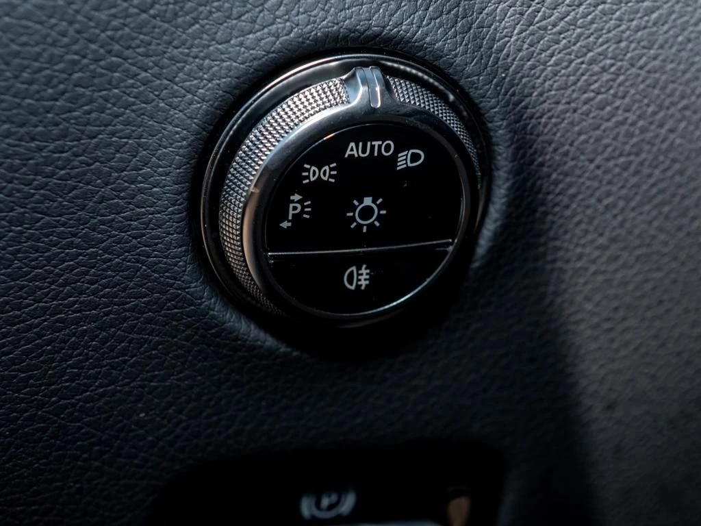Mercedes-Benz-GLC 300 d-image-14