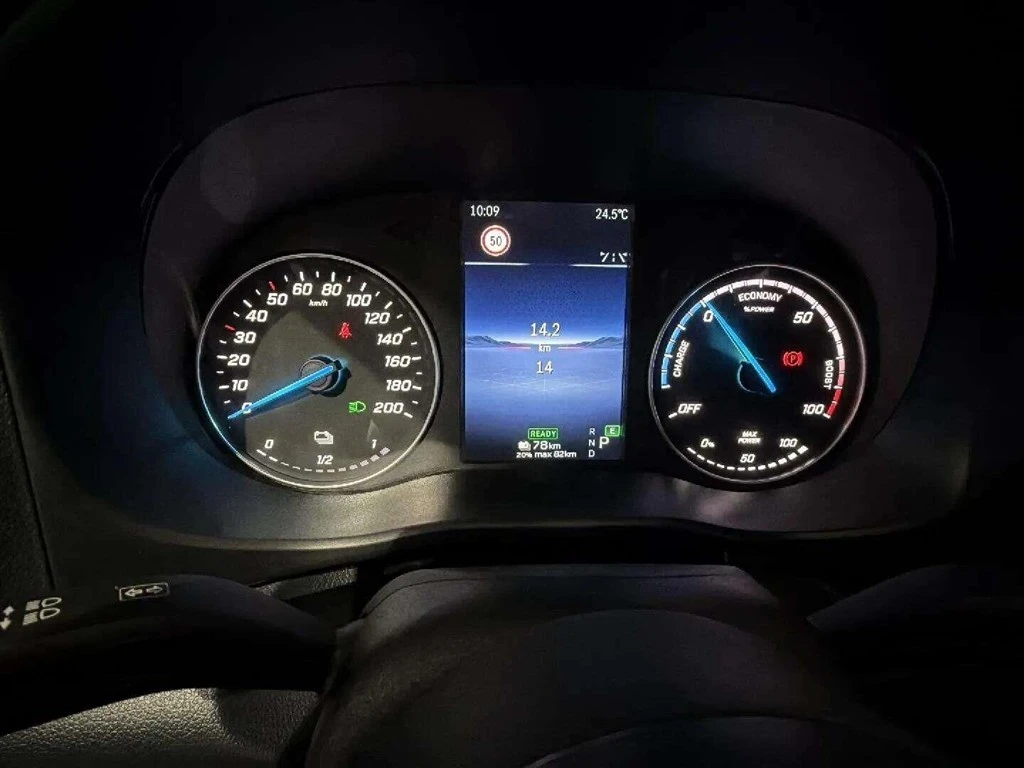Mercedes-Benz-eVito-image-11