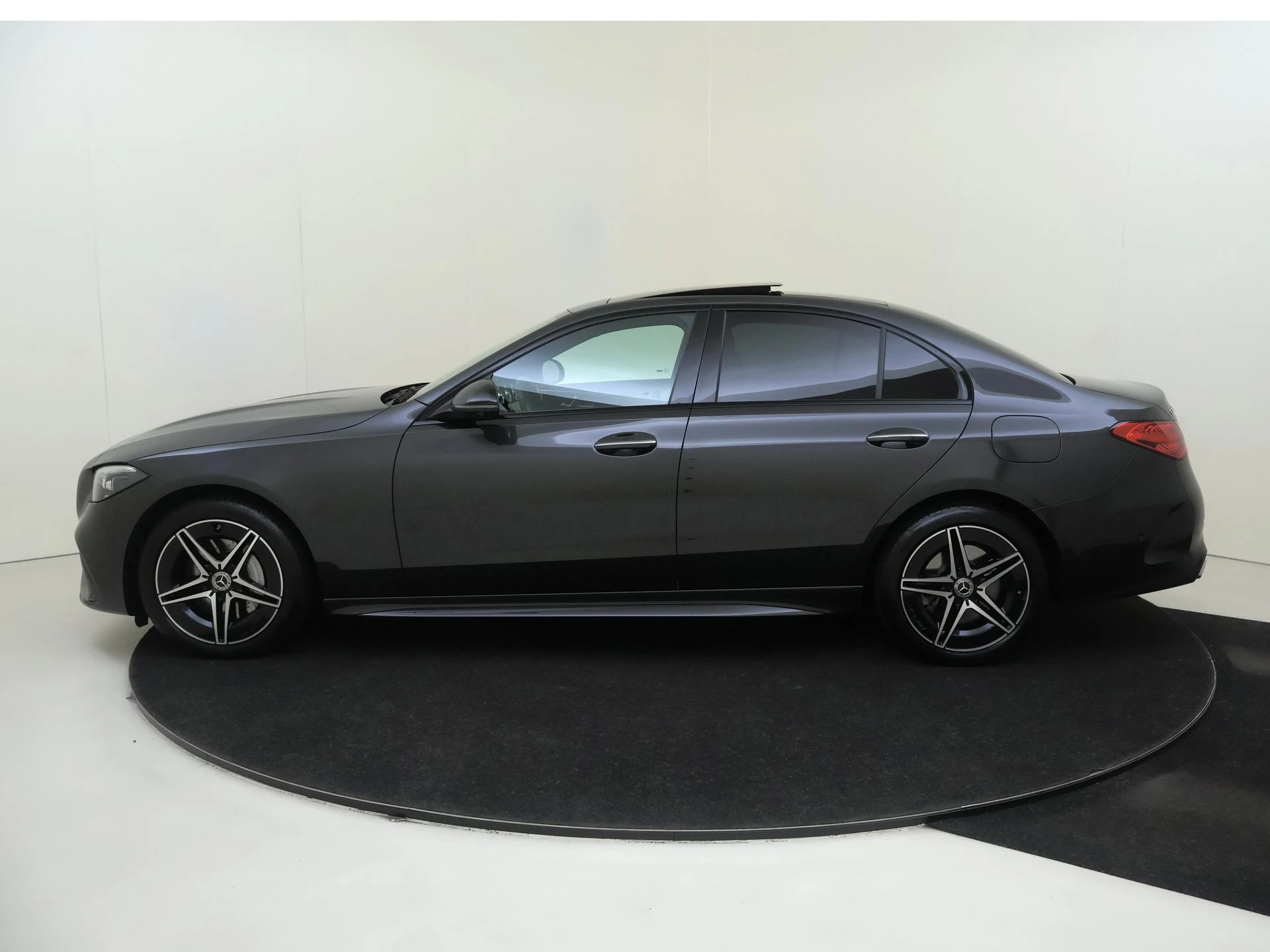 Mercedes-Benz-C-Klasse-image-7
