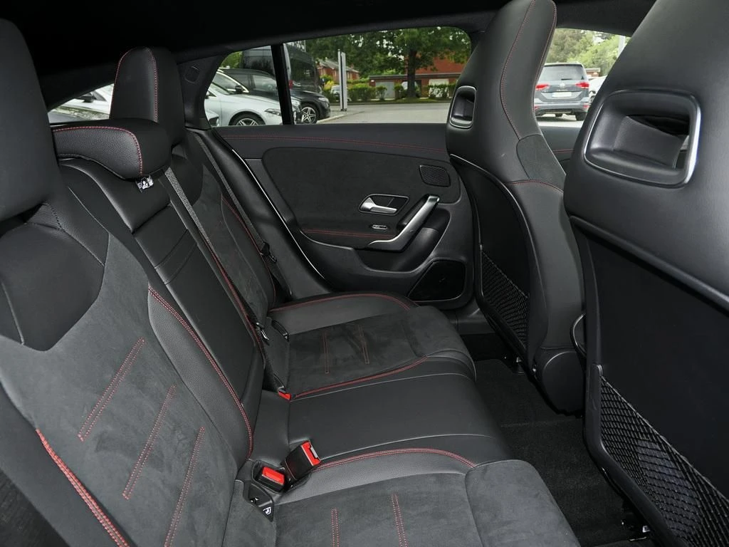 Mercedes-Benz-CLA 200-image-14