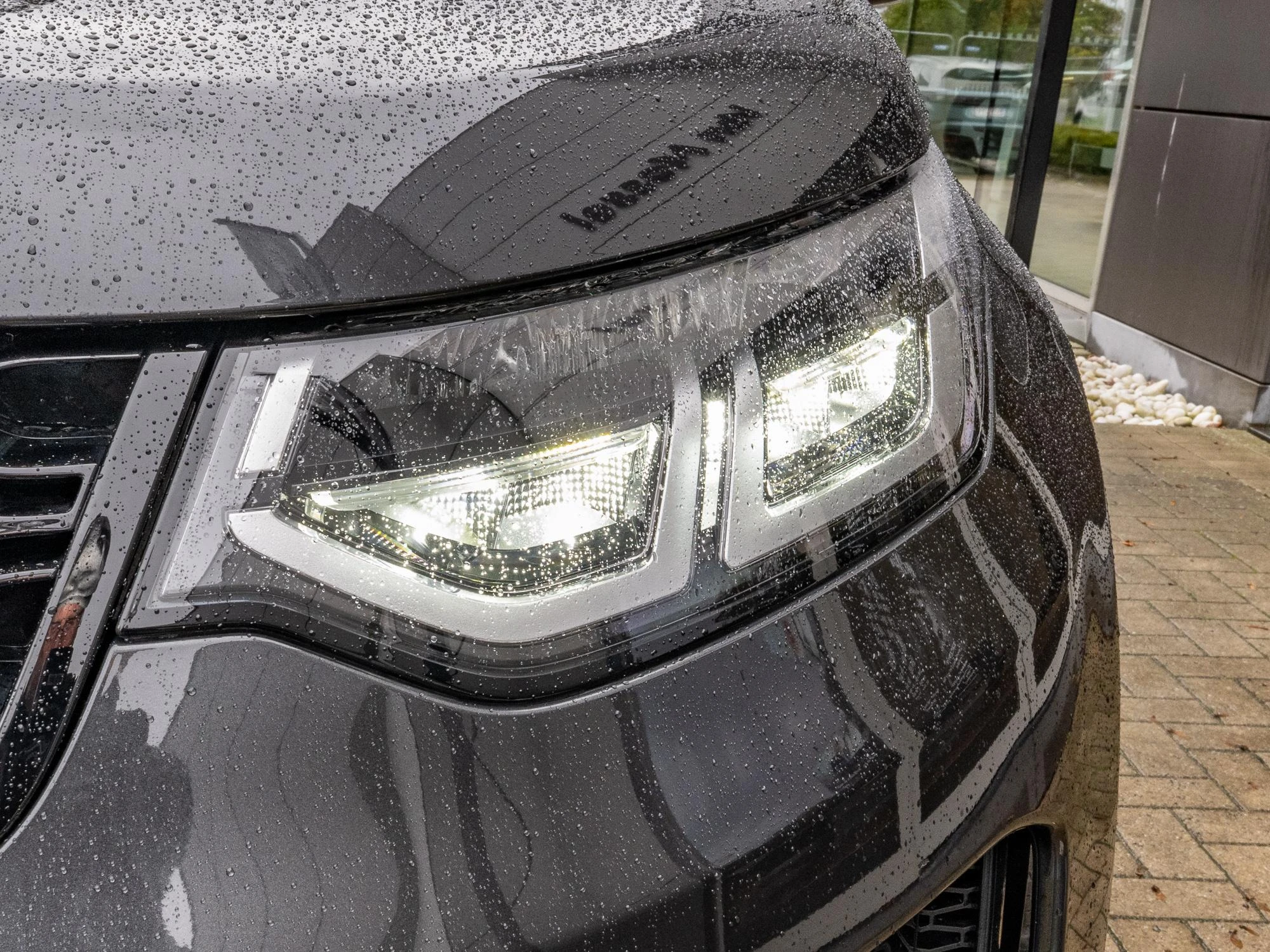 Land Rover-Discovery Sport-image-17