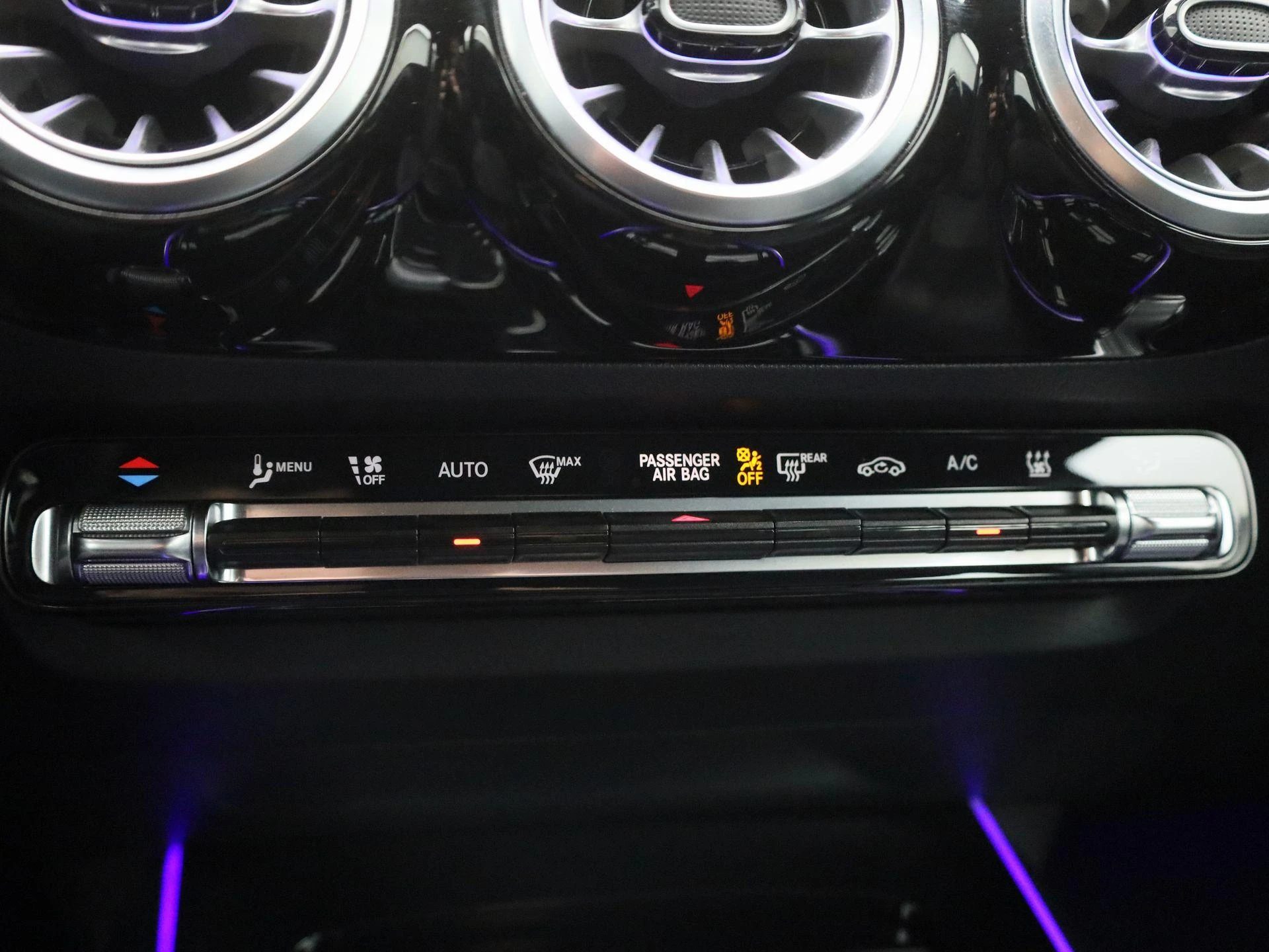 Mercedes-Benz-EQA-image-18