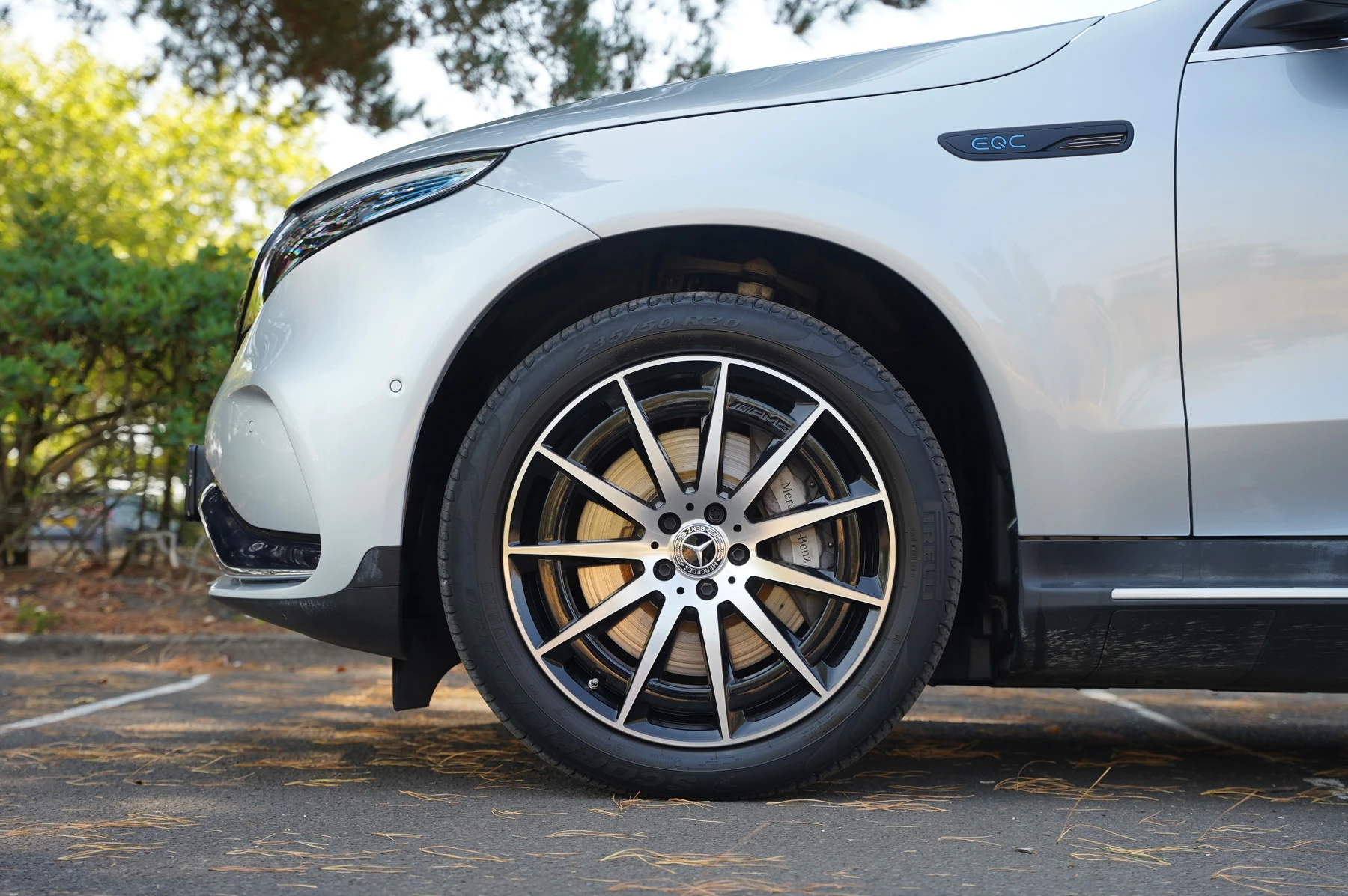 Mercedes-Benz-EQC-image-4