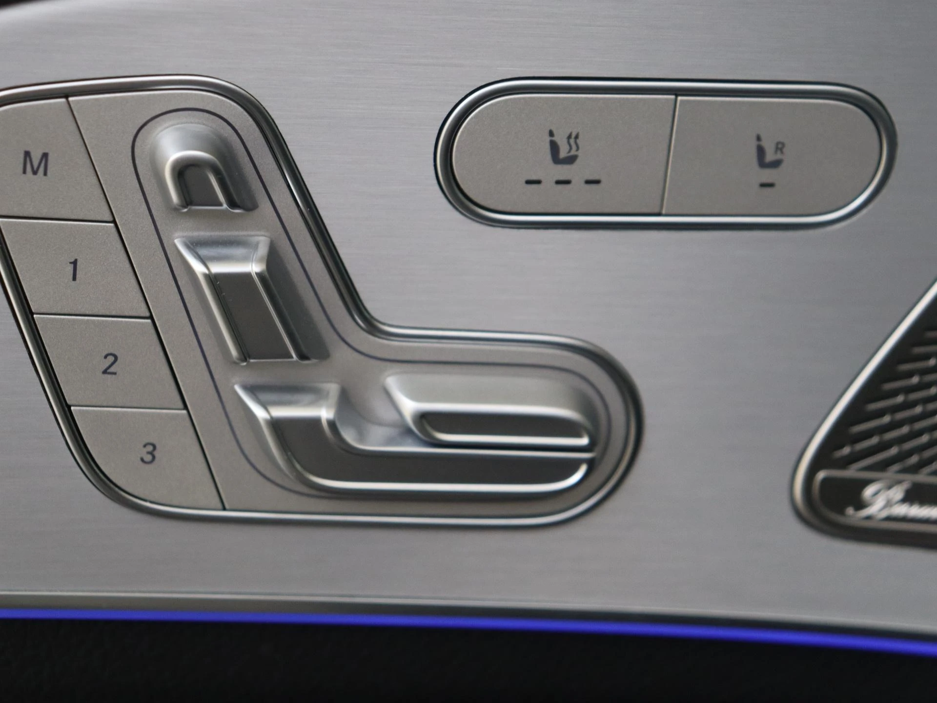 Mercedes-Benz-GLE-image-25