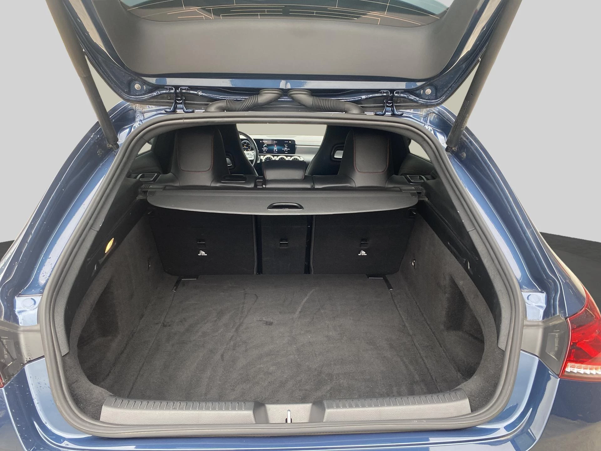 Mercedes-Benz CLA 180 d AMG Line Shooting Brake + NIGHTPAKKET + KEY LESS GO + 19 INCH + CAMERA +