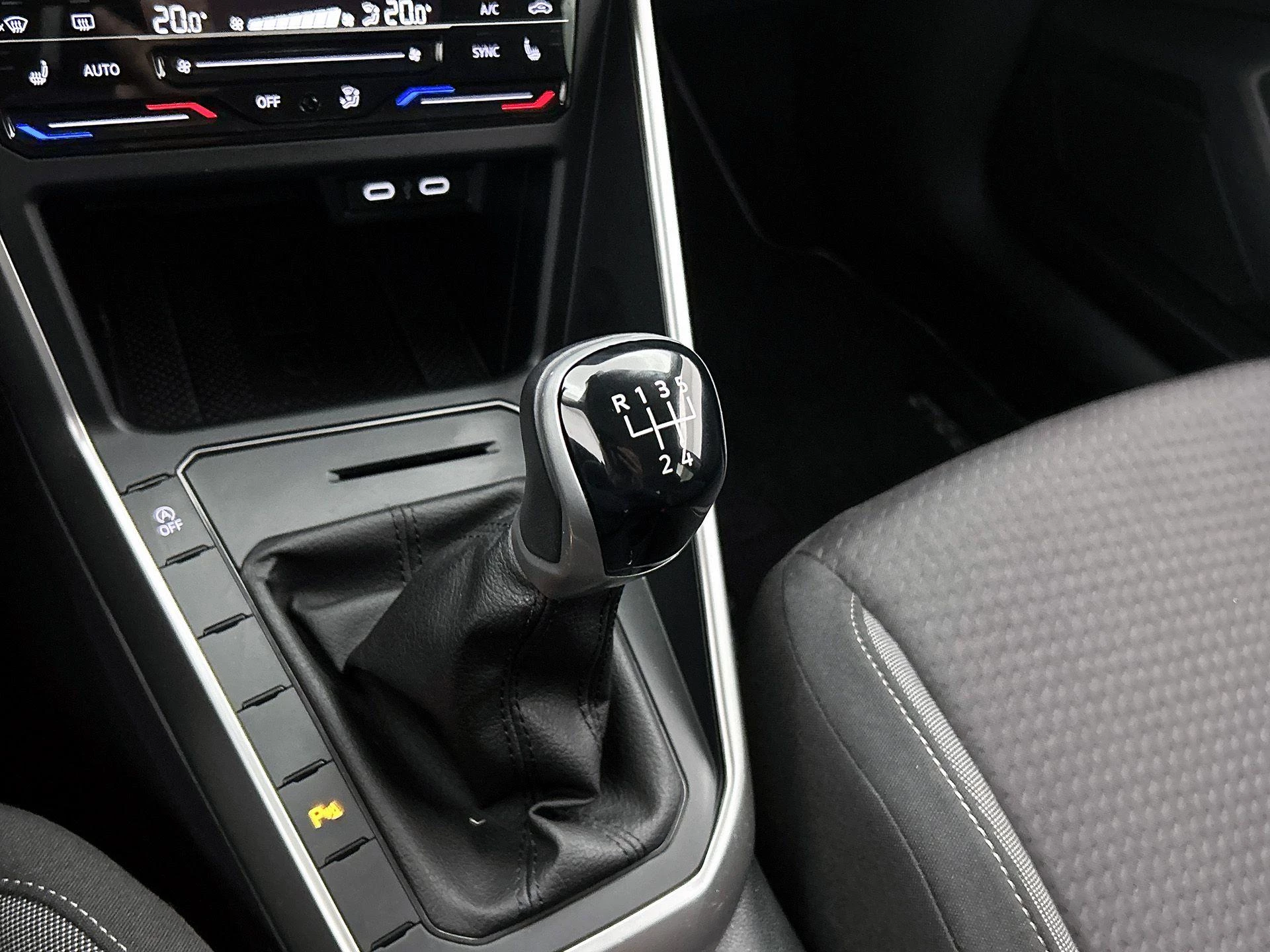 Volkswagen-Polo-image-29