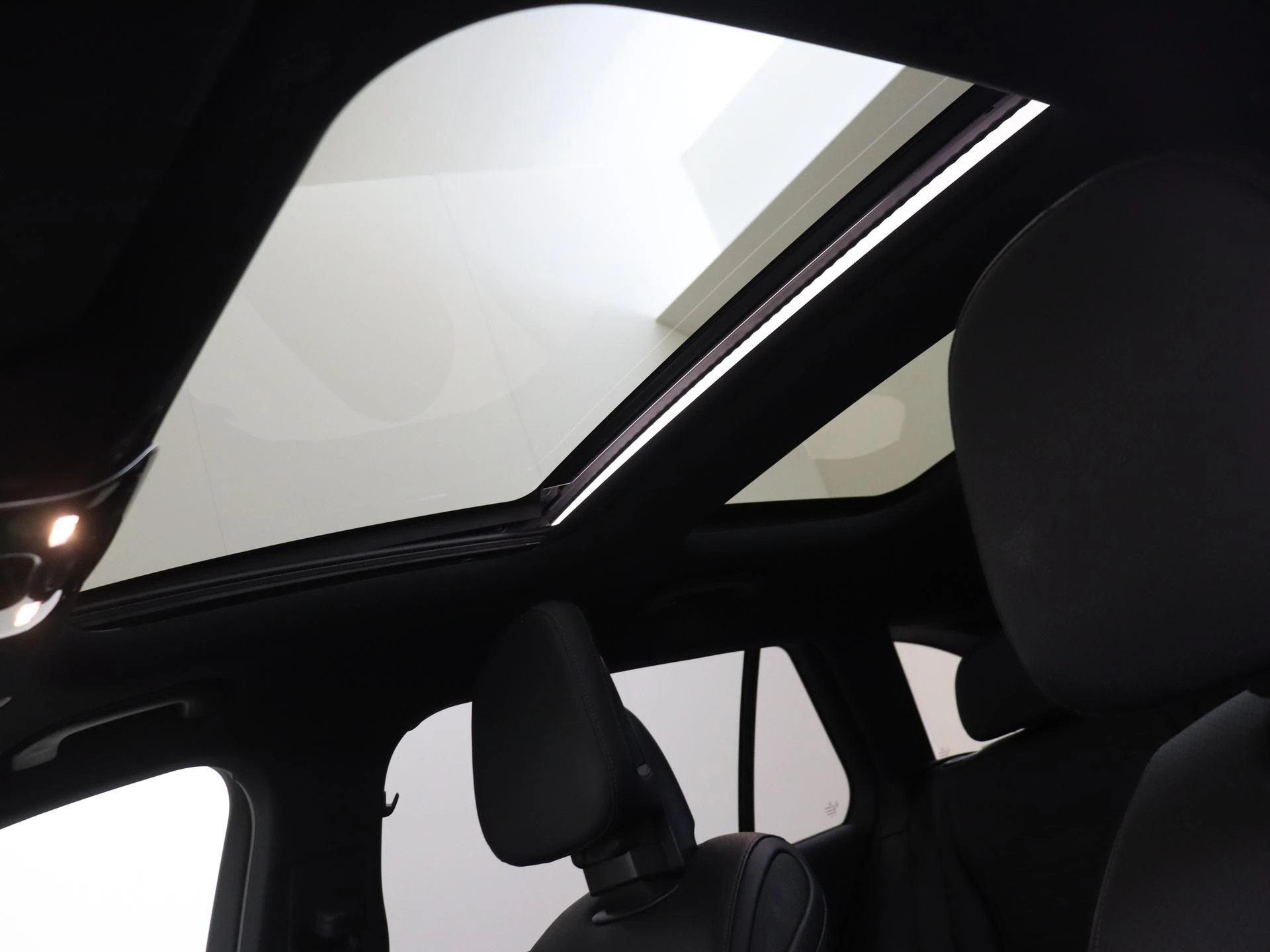 Mercedes-Benz-C-Klasse-image-26