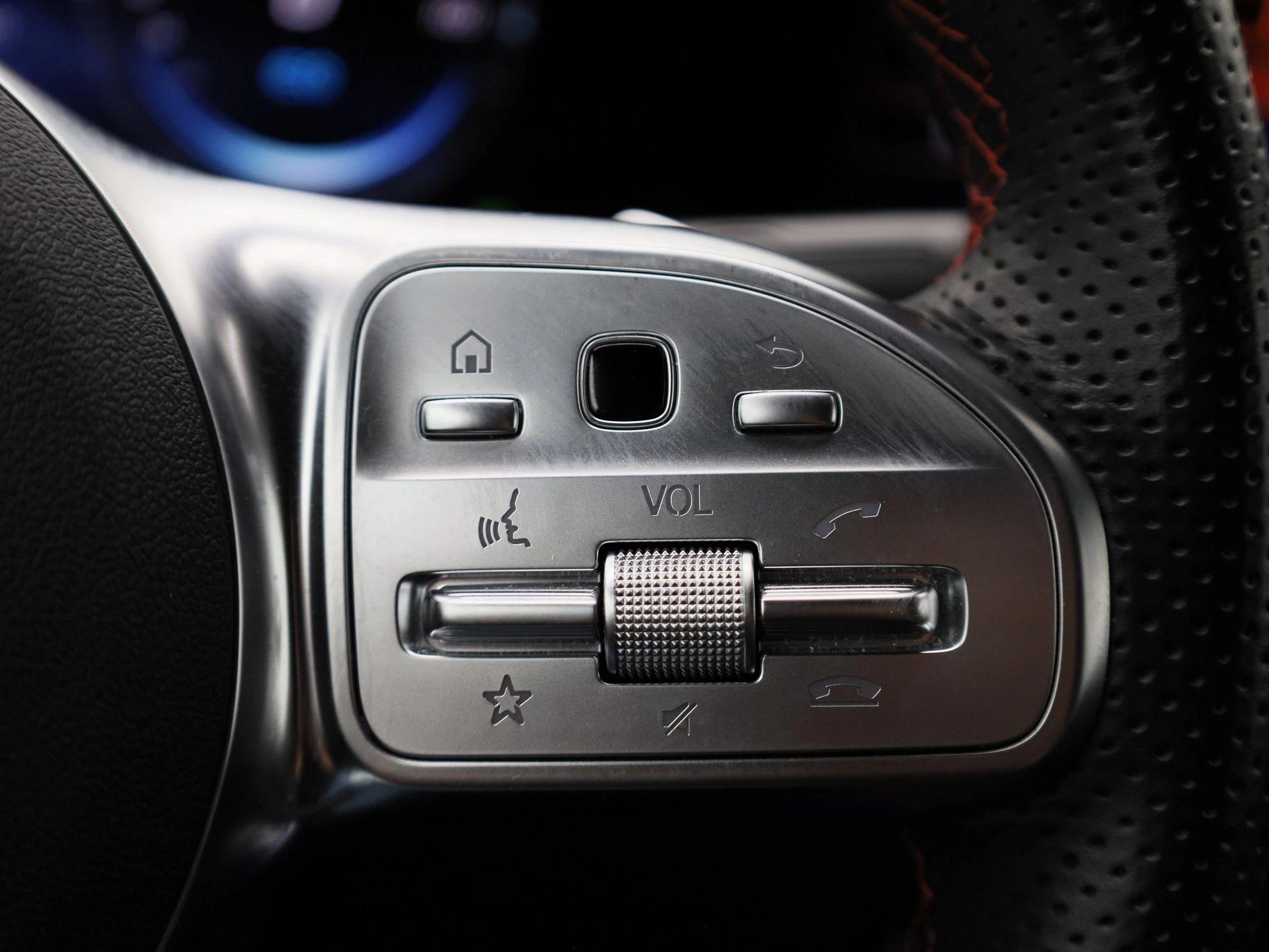 Mercedes-Benz-EQA-image-27