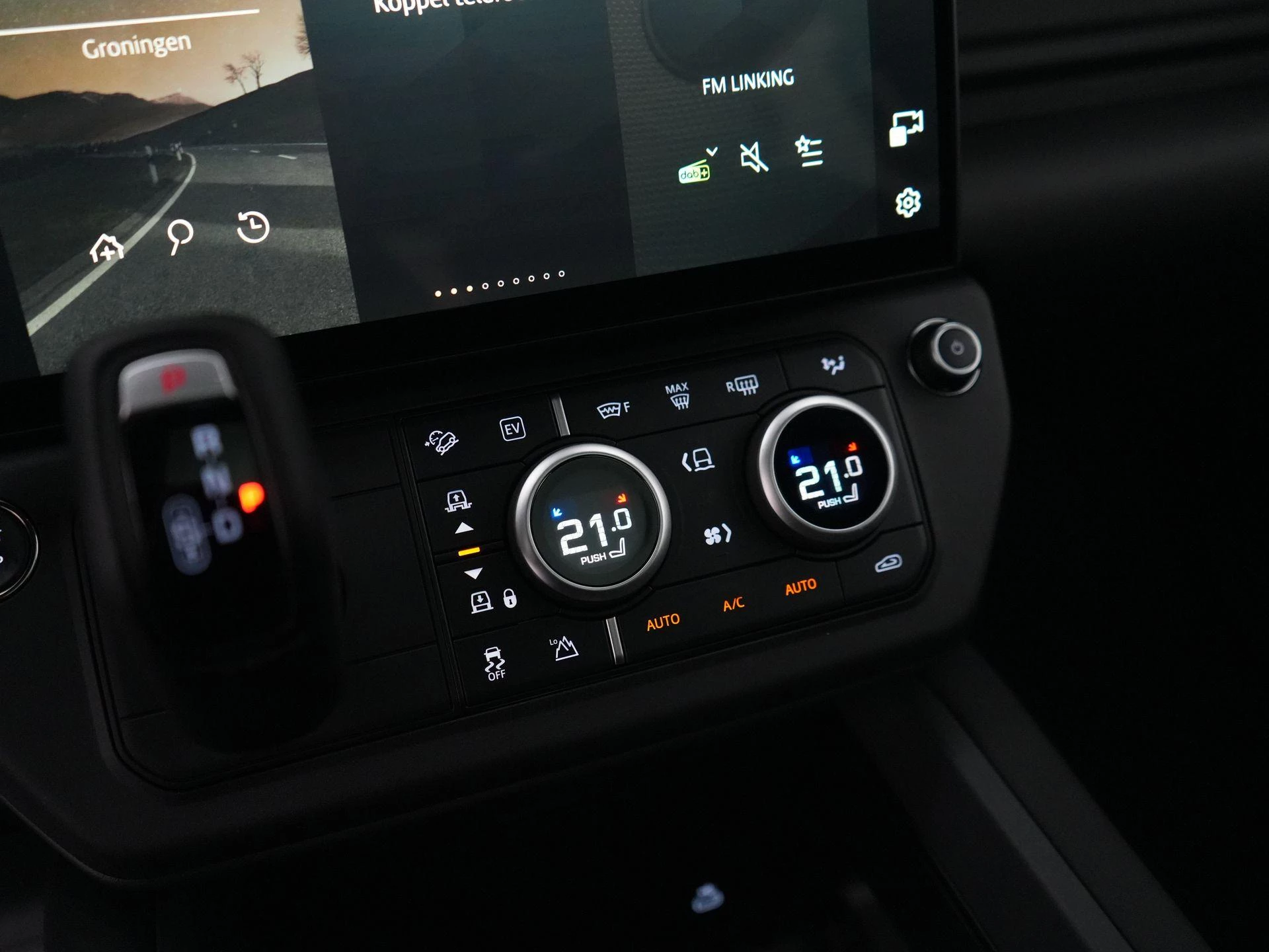 Land Rover-Defender-image-18