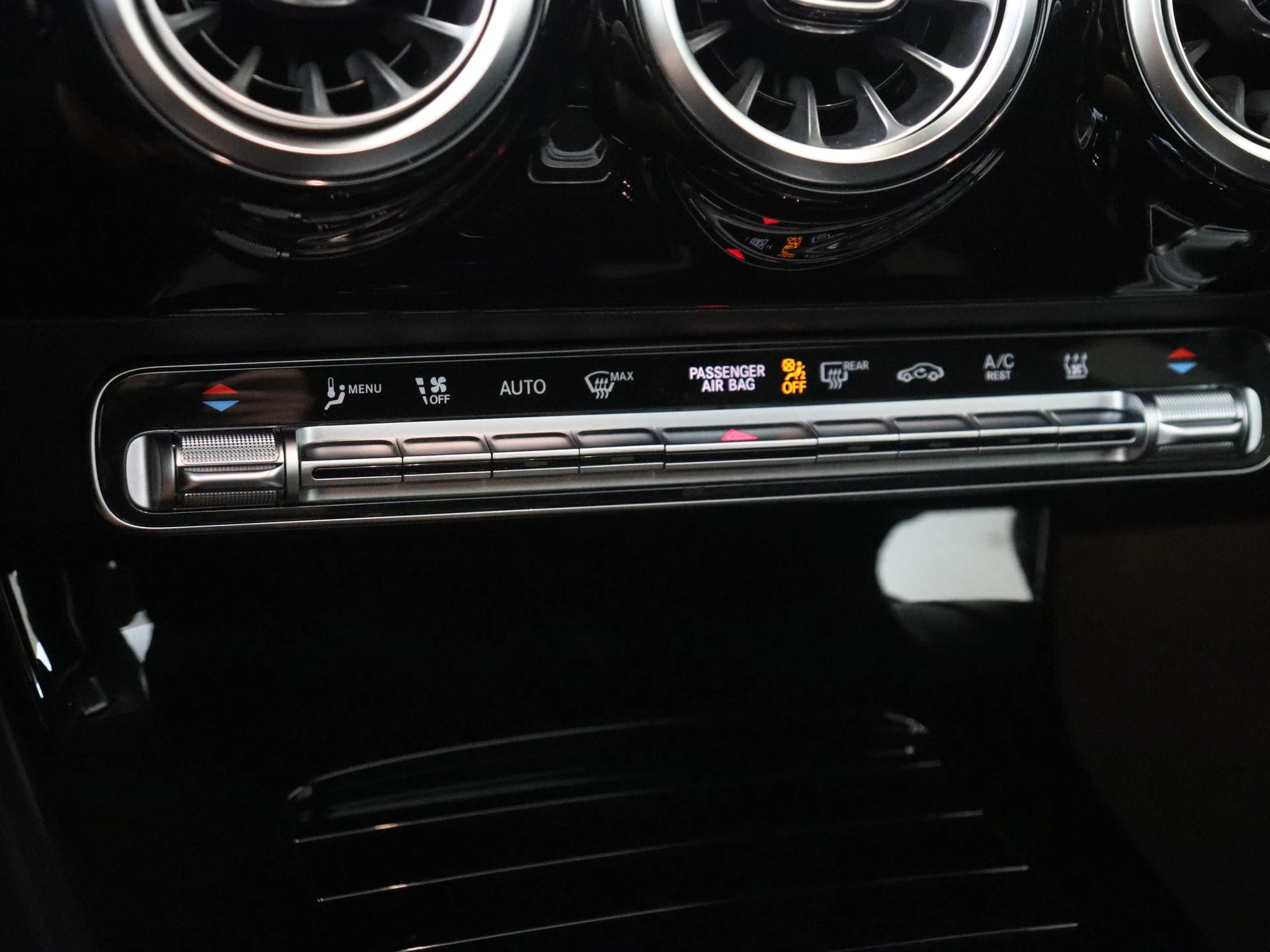 Mercedes-Benz-CLA-image-20