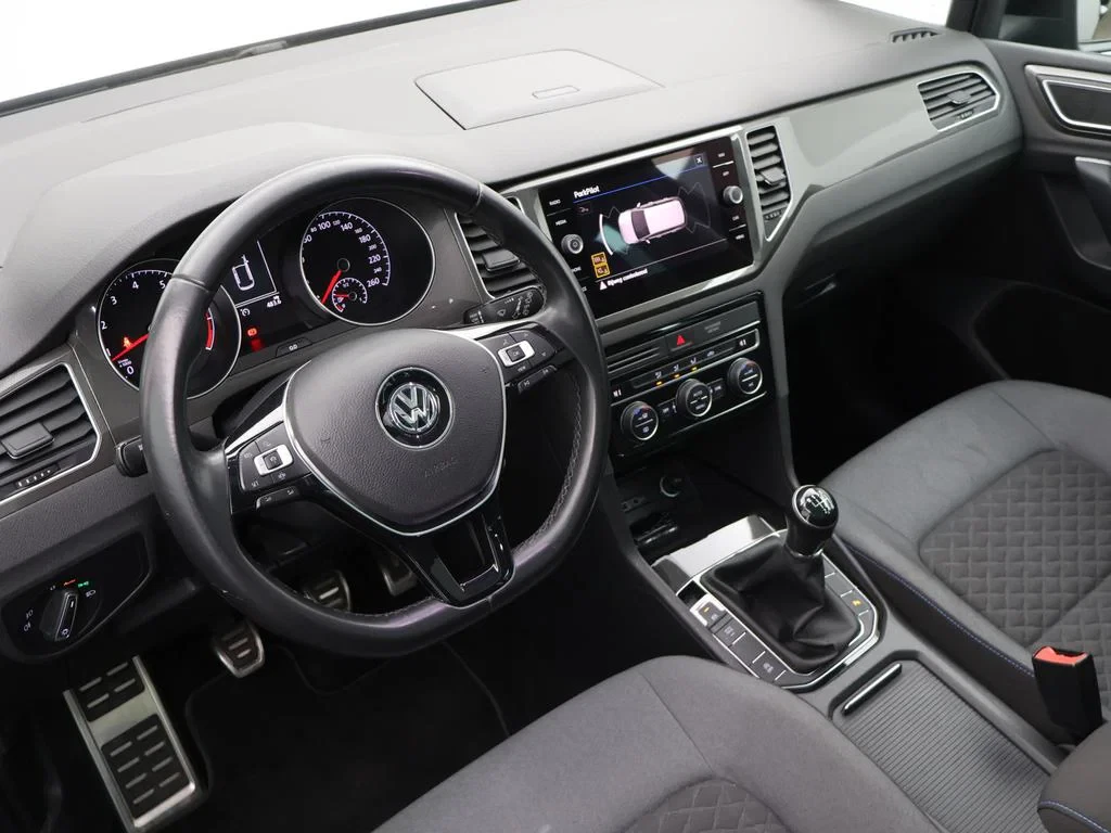 Volkswagen-Golf Sportsvan-image-16
