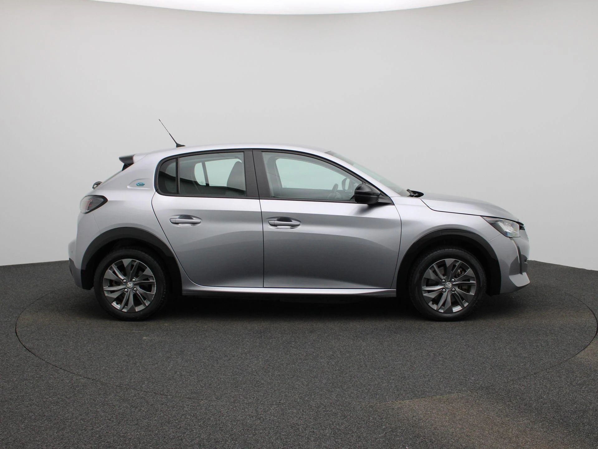 Peugeot-e-208-image-5