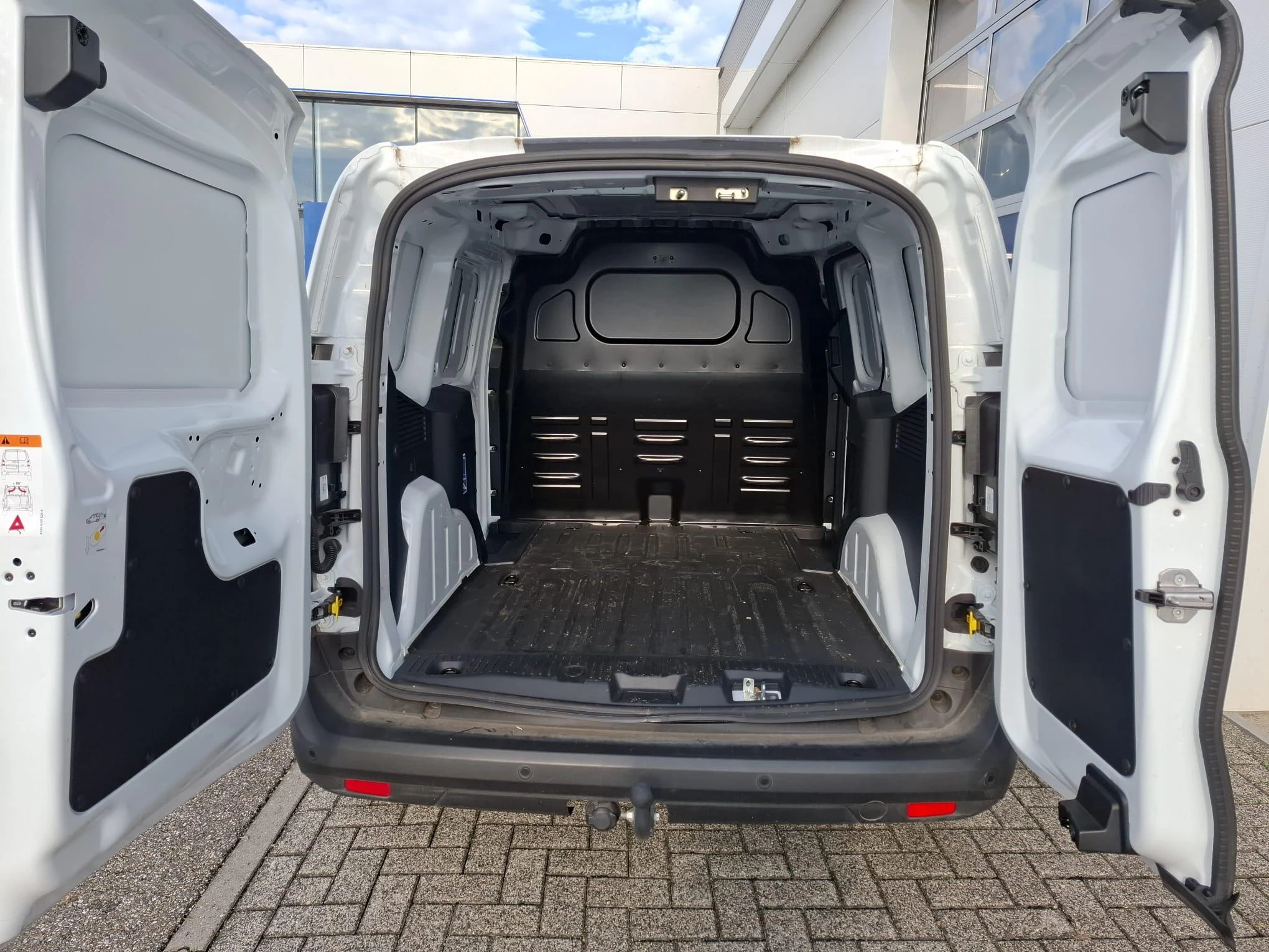 Ford-E-Transit-image-4