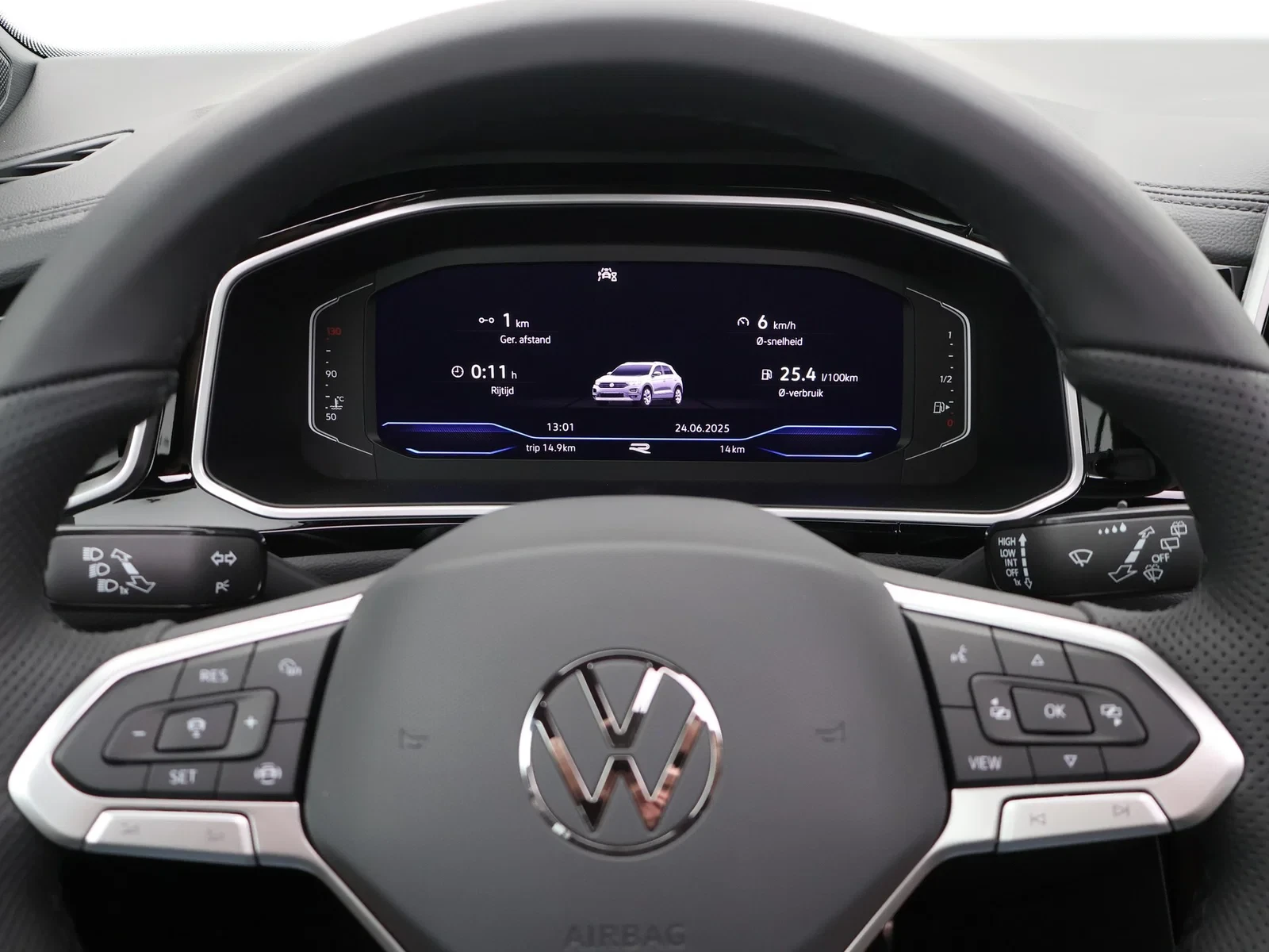 Volkswagen-T-Roc-image-22