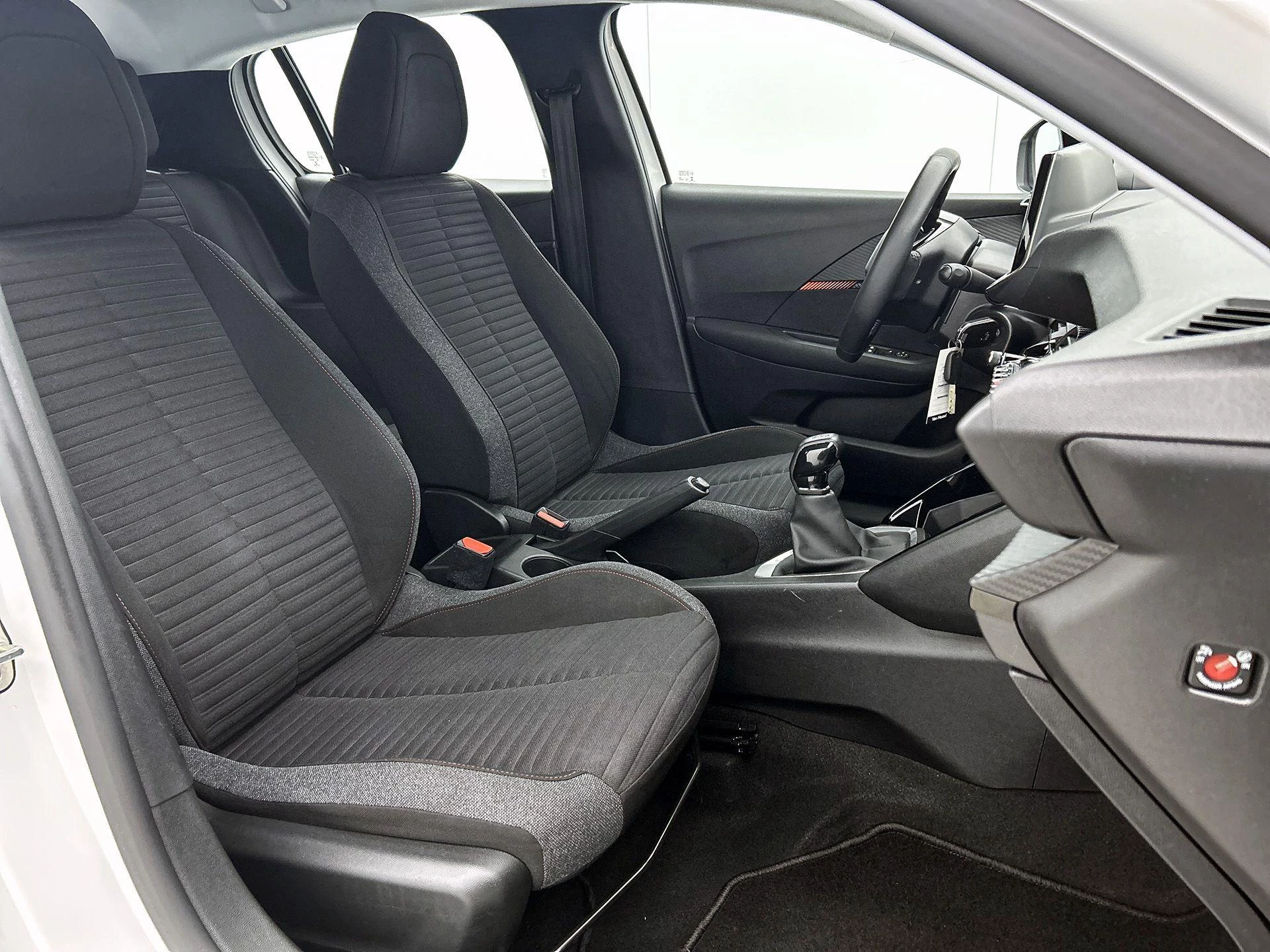 Peugeot-208-image-30