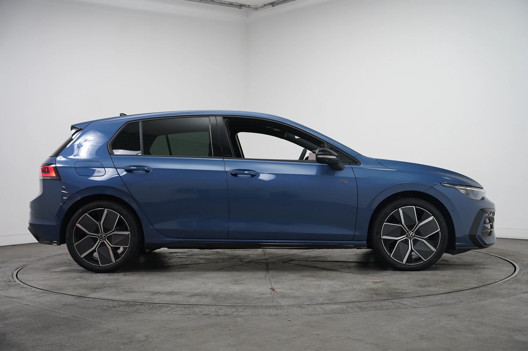Volkswagen-Golf-image-3