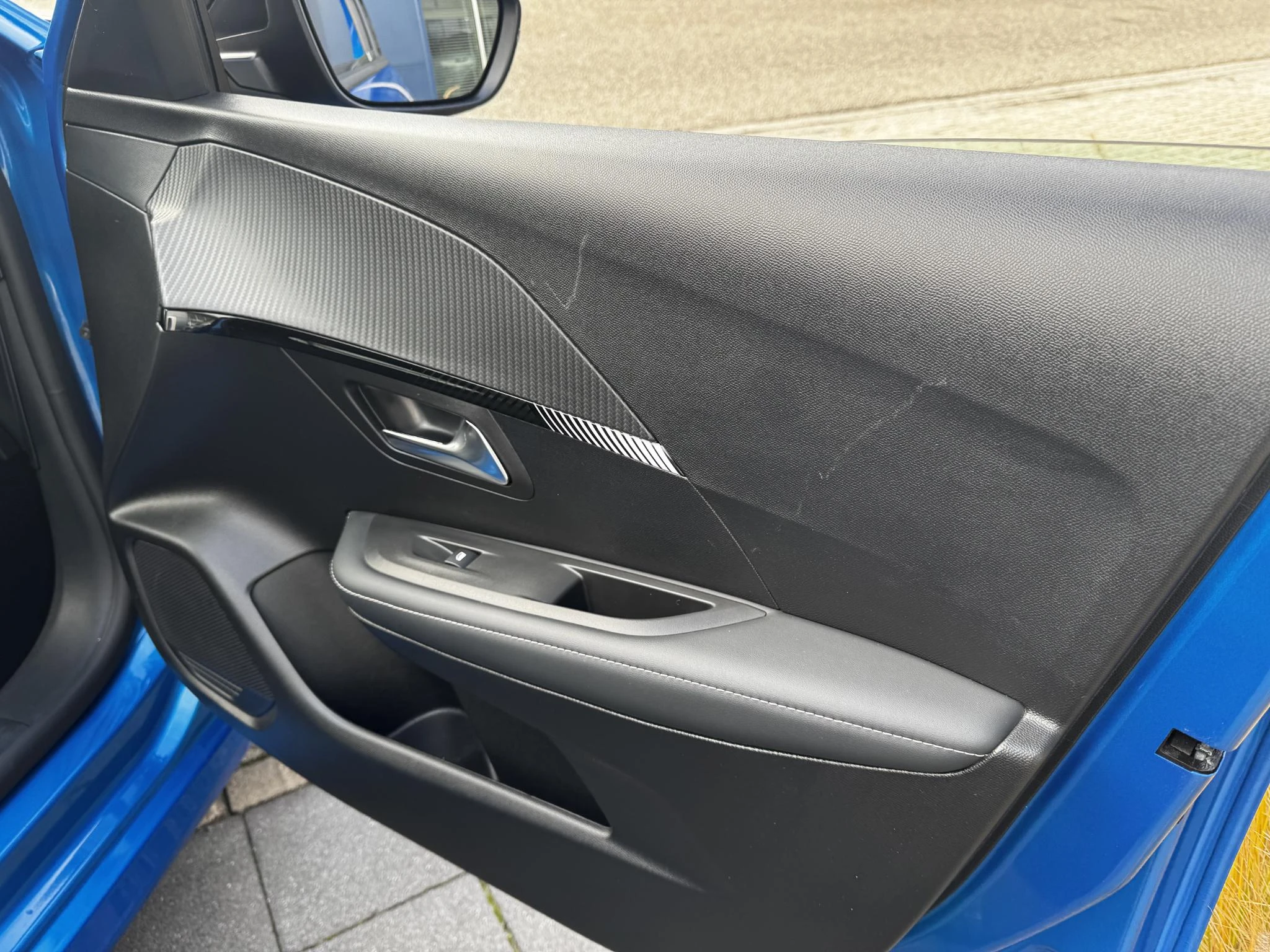 Peugeot-e-208-image-35