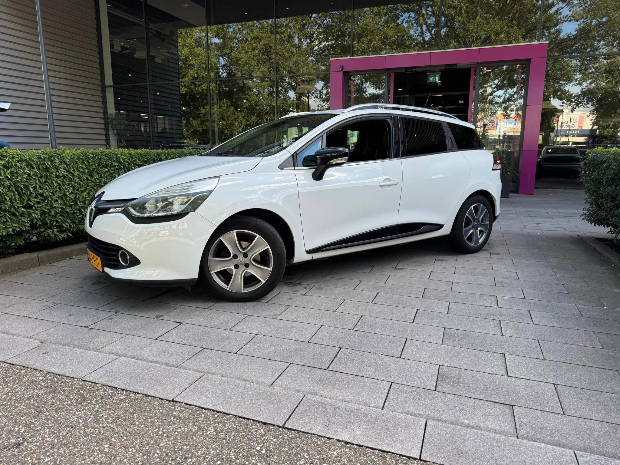 Renault-Clio-image-2