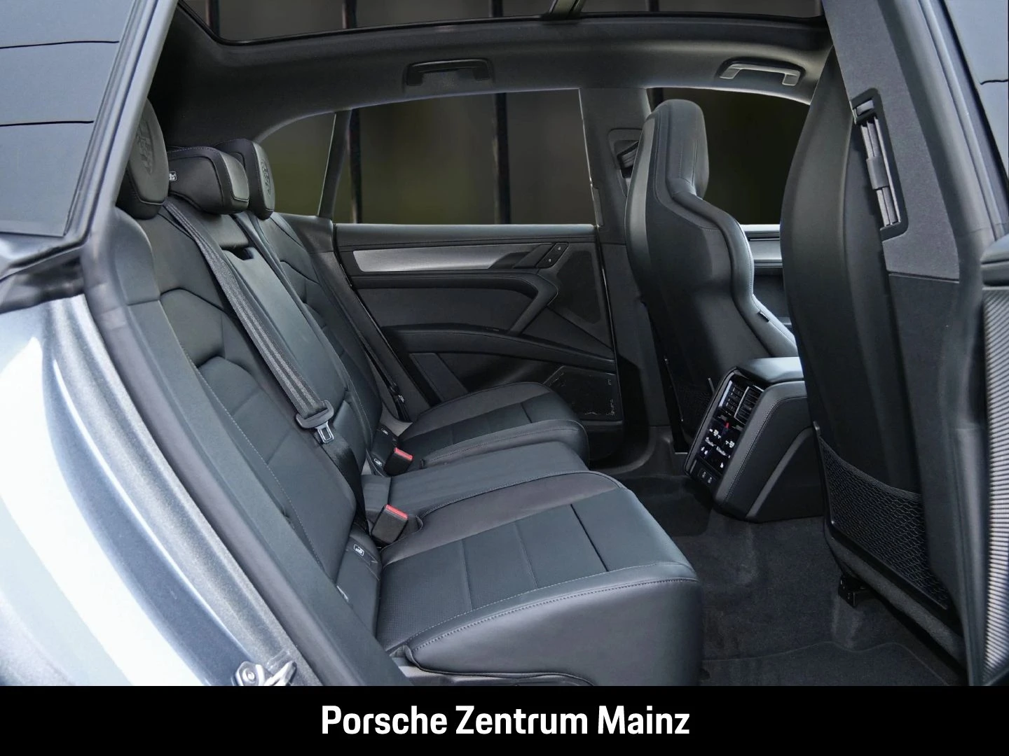 Porsche-Cayenne-image-4