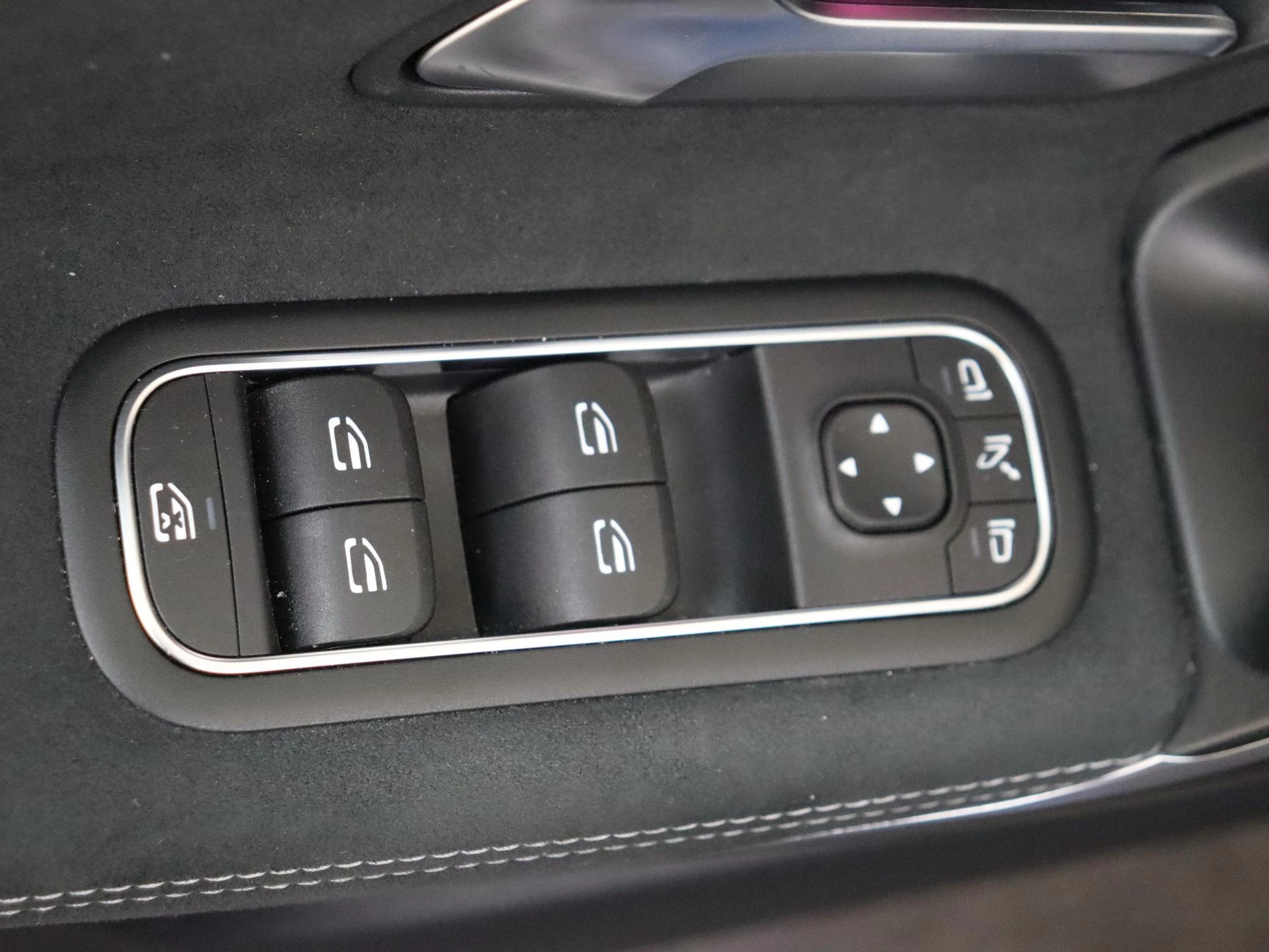 Mercedes-Benz-CLA-image-26