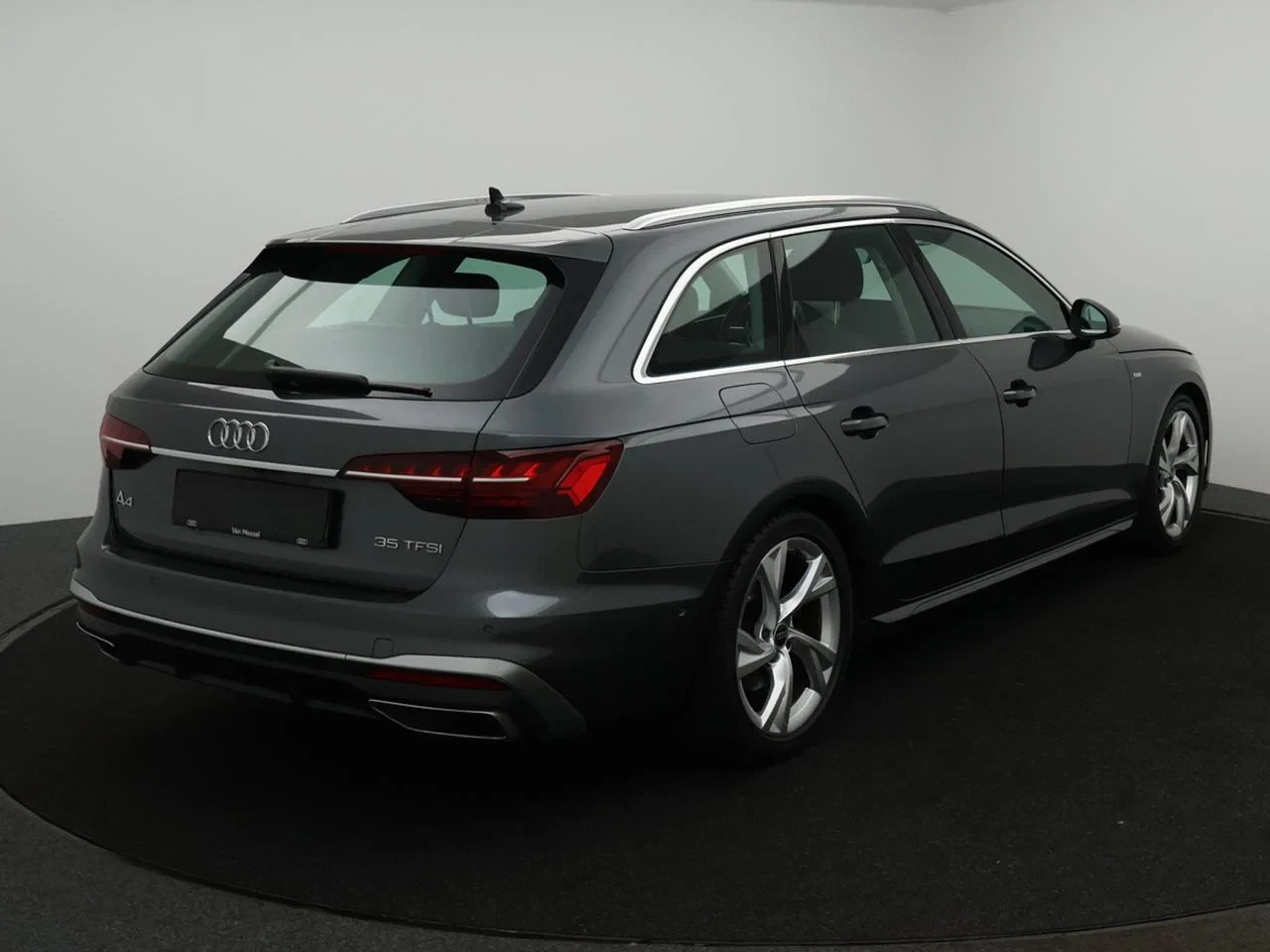 Audi-A4-image-1