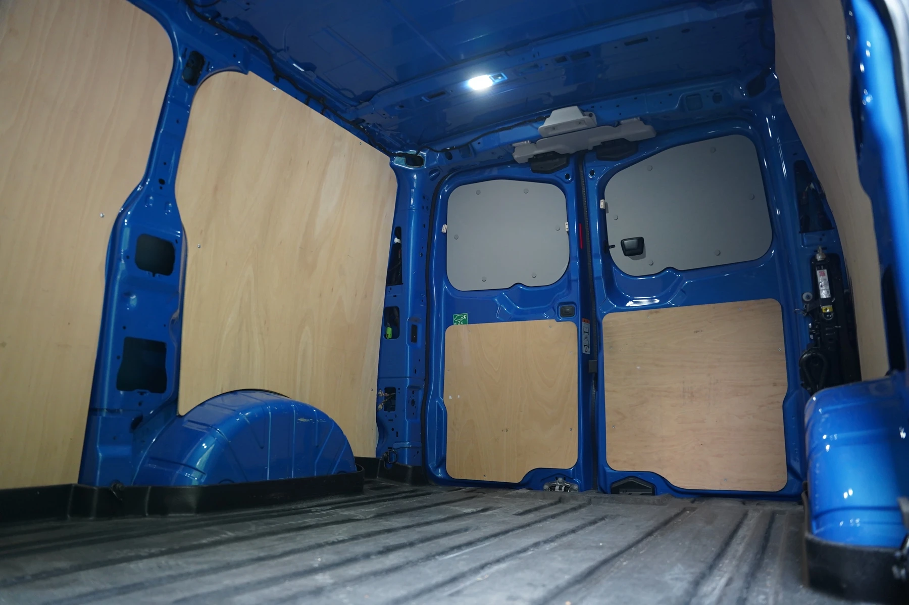 Volkswagen-Transporter-image-29